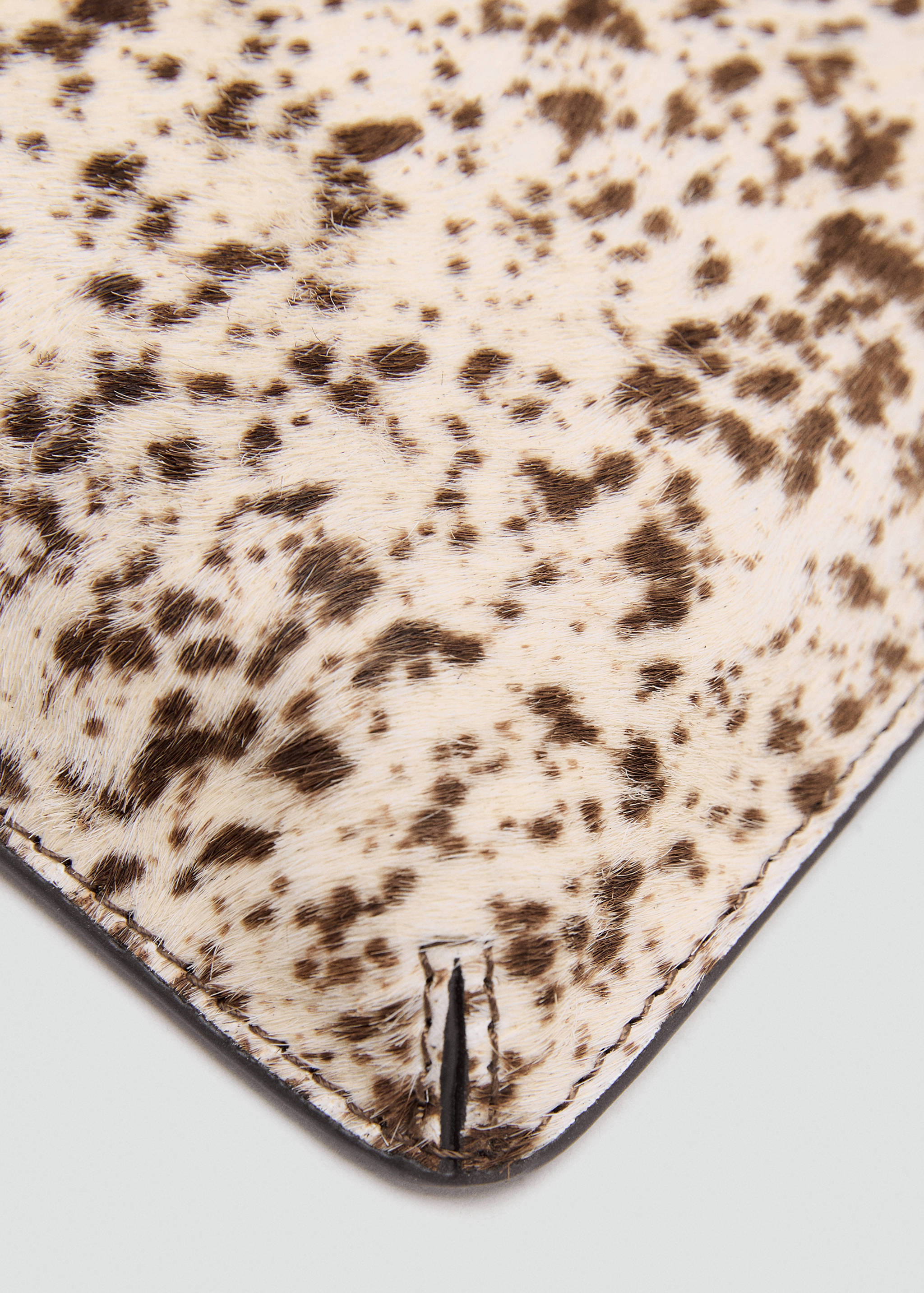 Pochette van leer en bont - Detail van het artikel 1