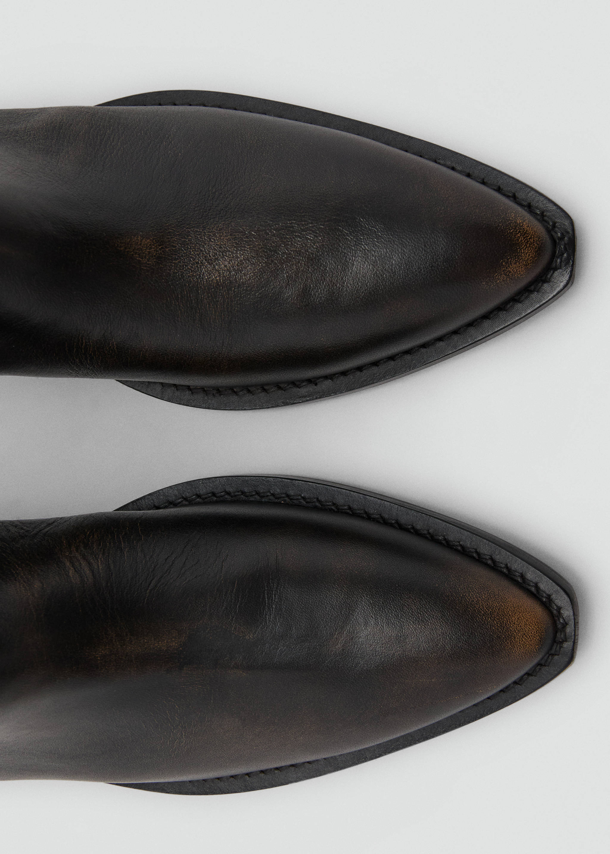 Worn-look leather boots - Details of the article 1