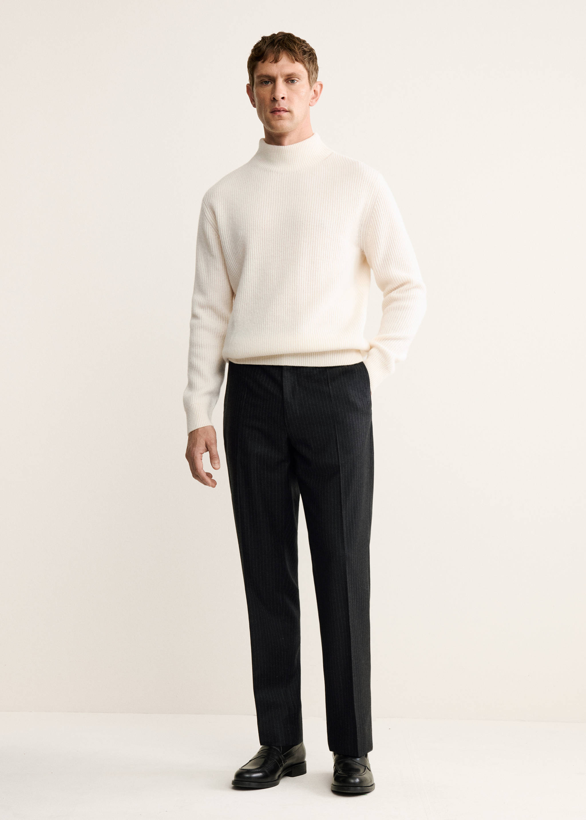 100% wool turtleneck sweater - General plane