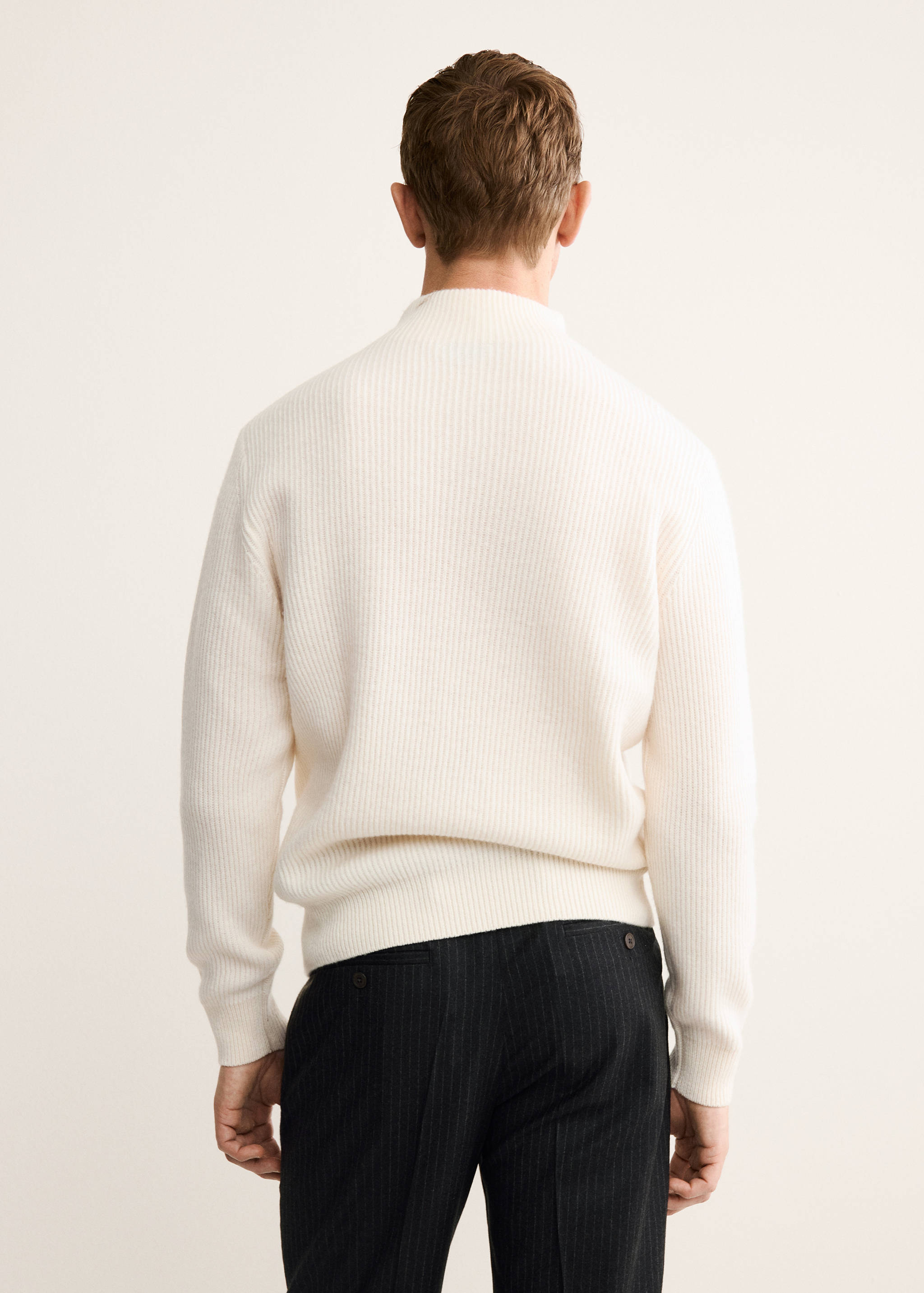 100% wool turtleneck sweater - Reverse of the article
