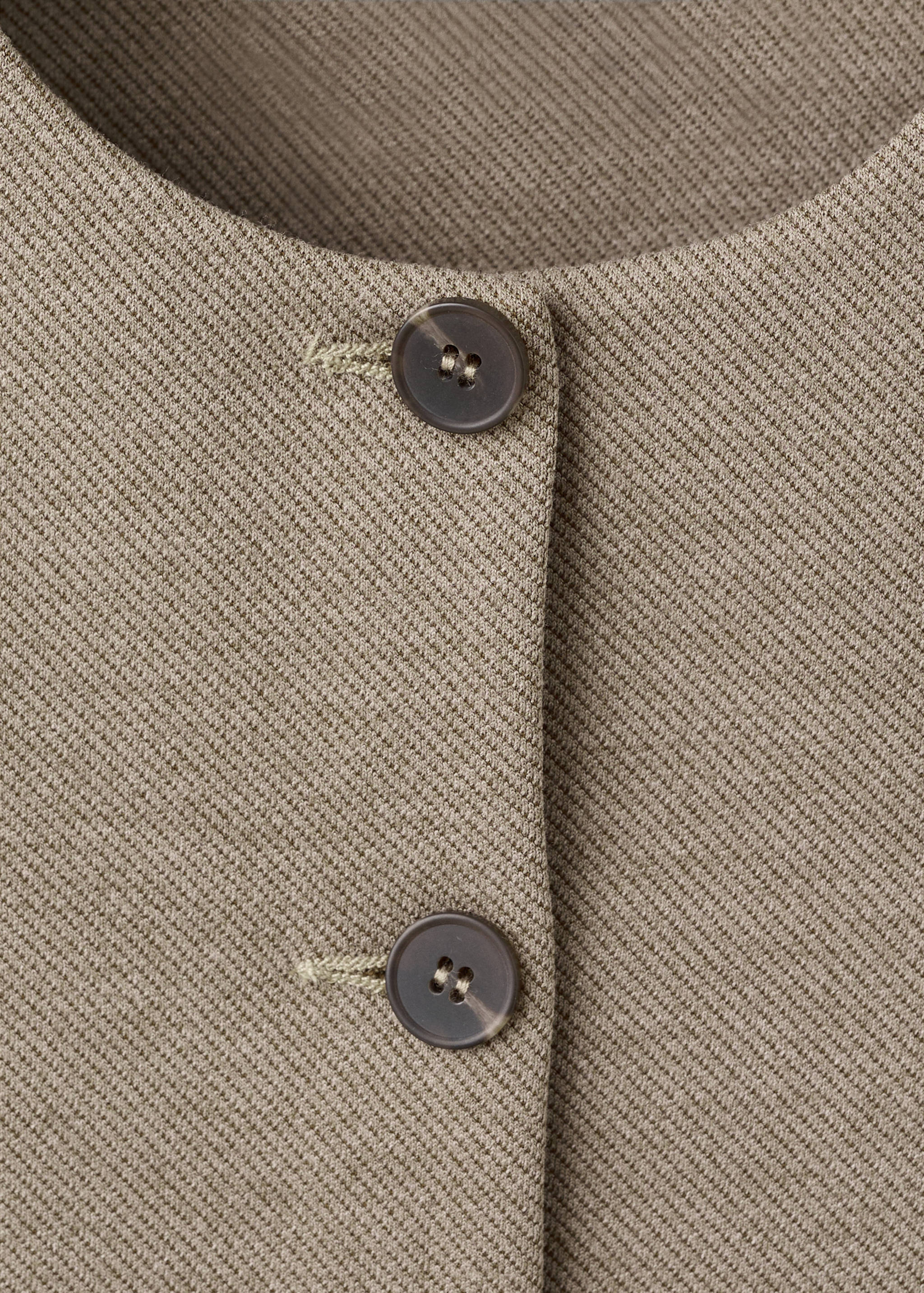 Getailleerd gilet - Detail van het artikel 8