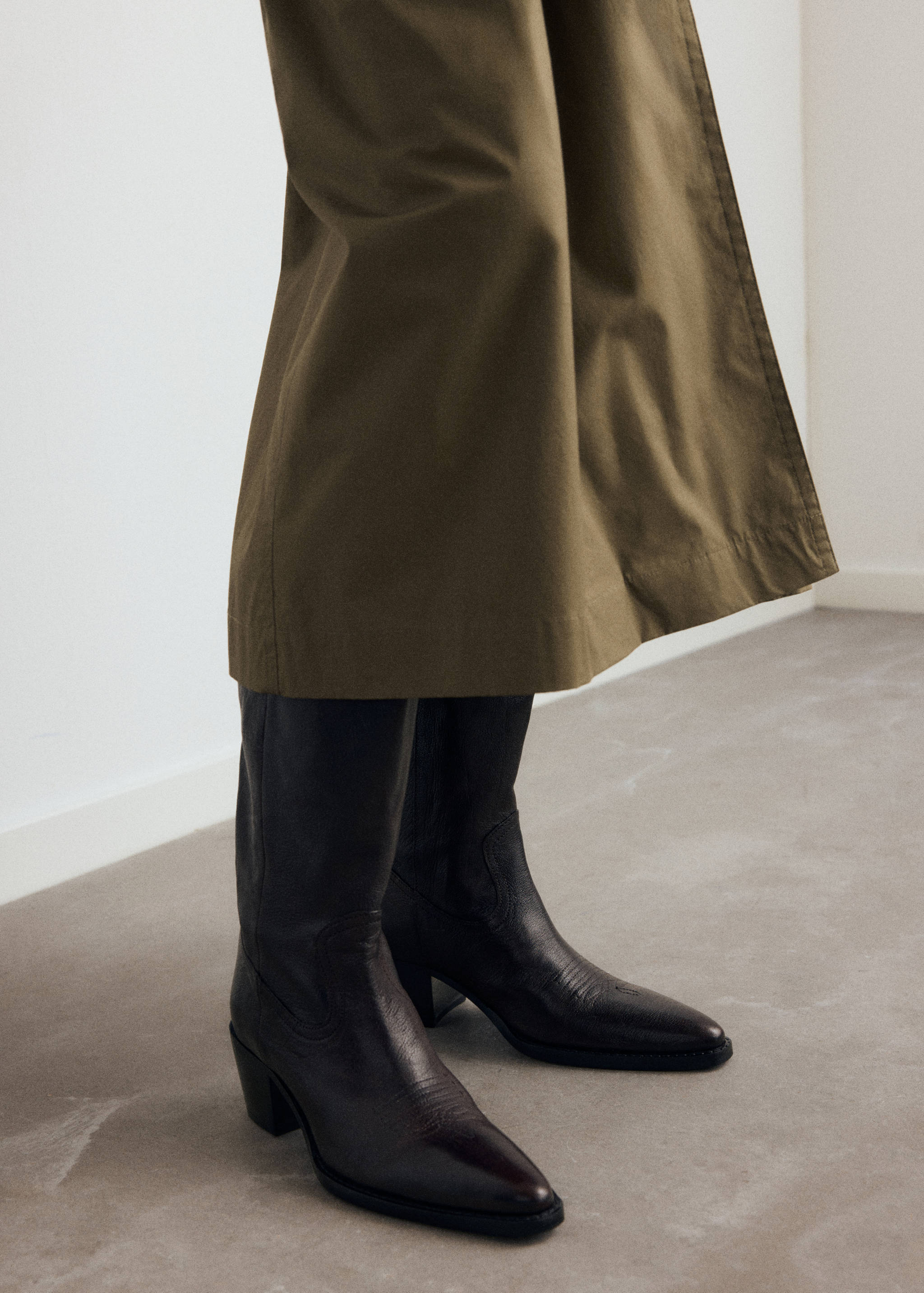 حذاء كاحل جلدي مدبب - تفاصيل المنتج 9