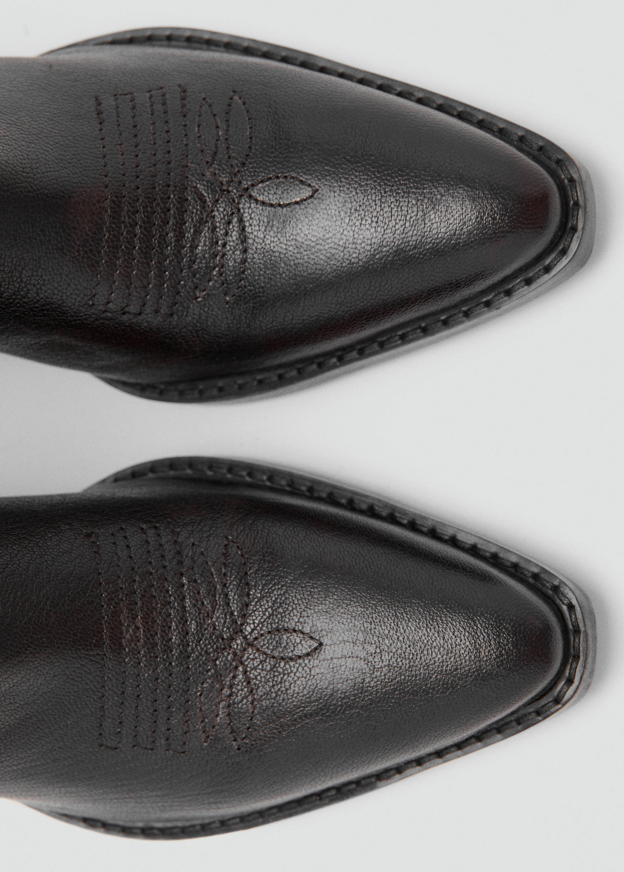 حذاء كاحل جلدي مدبب - تفاصيل المنتج 2