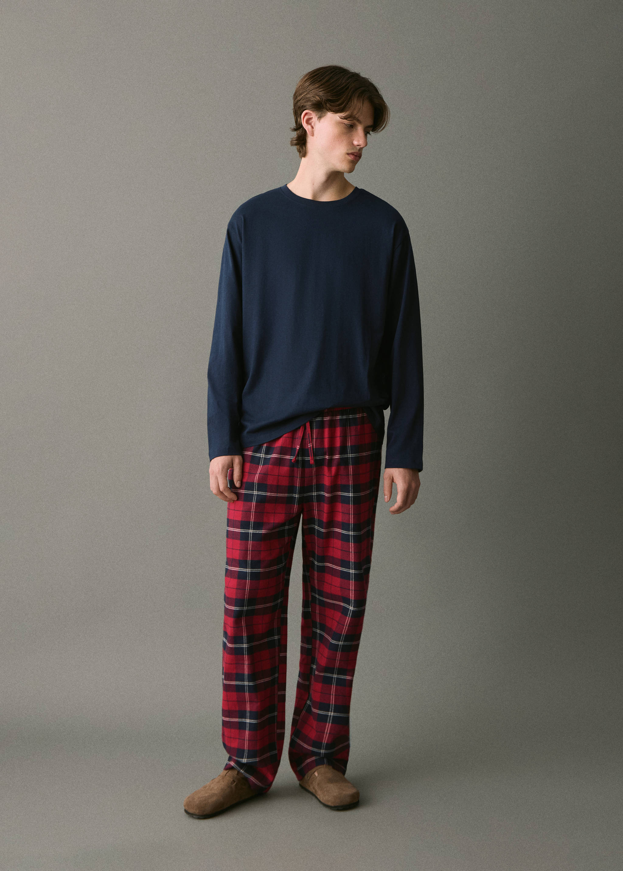 Set of long check pyjamas - General plane