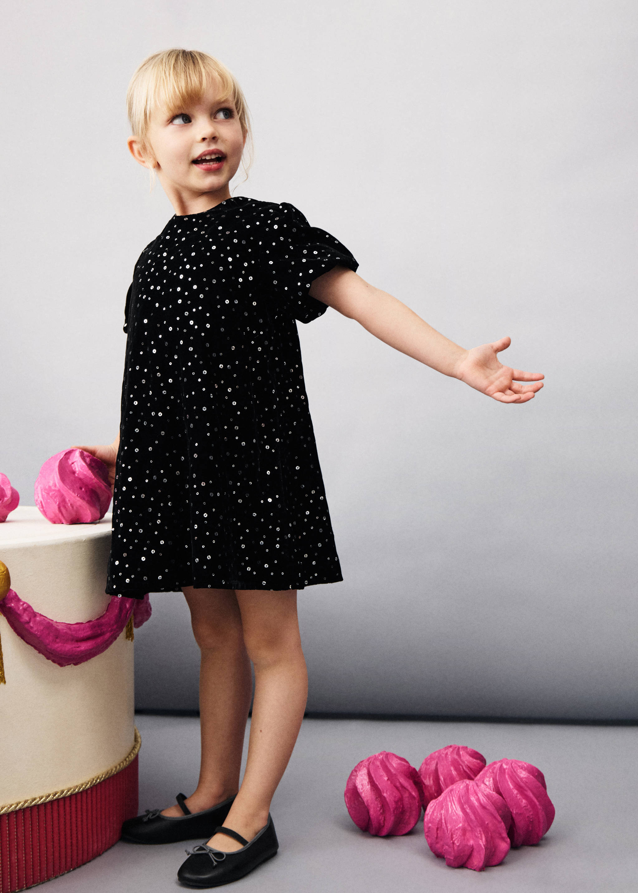 Short dress with sequins - Details of the article 1