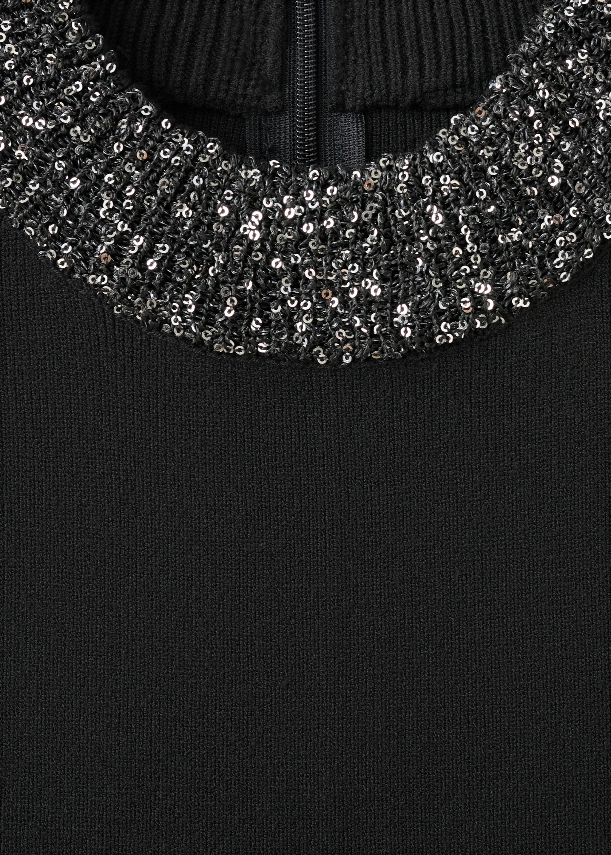 Haljina od pletiva sa šljokicama na ovratniku - Detalji artikla 8