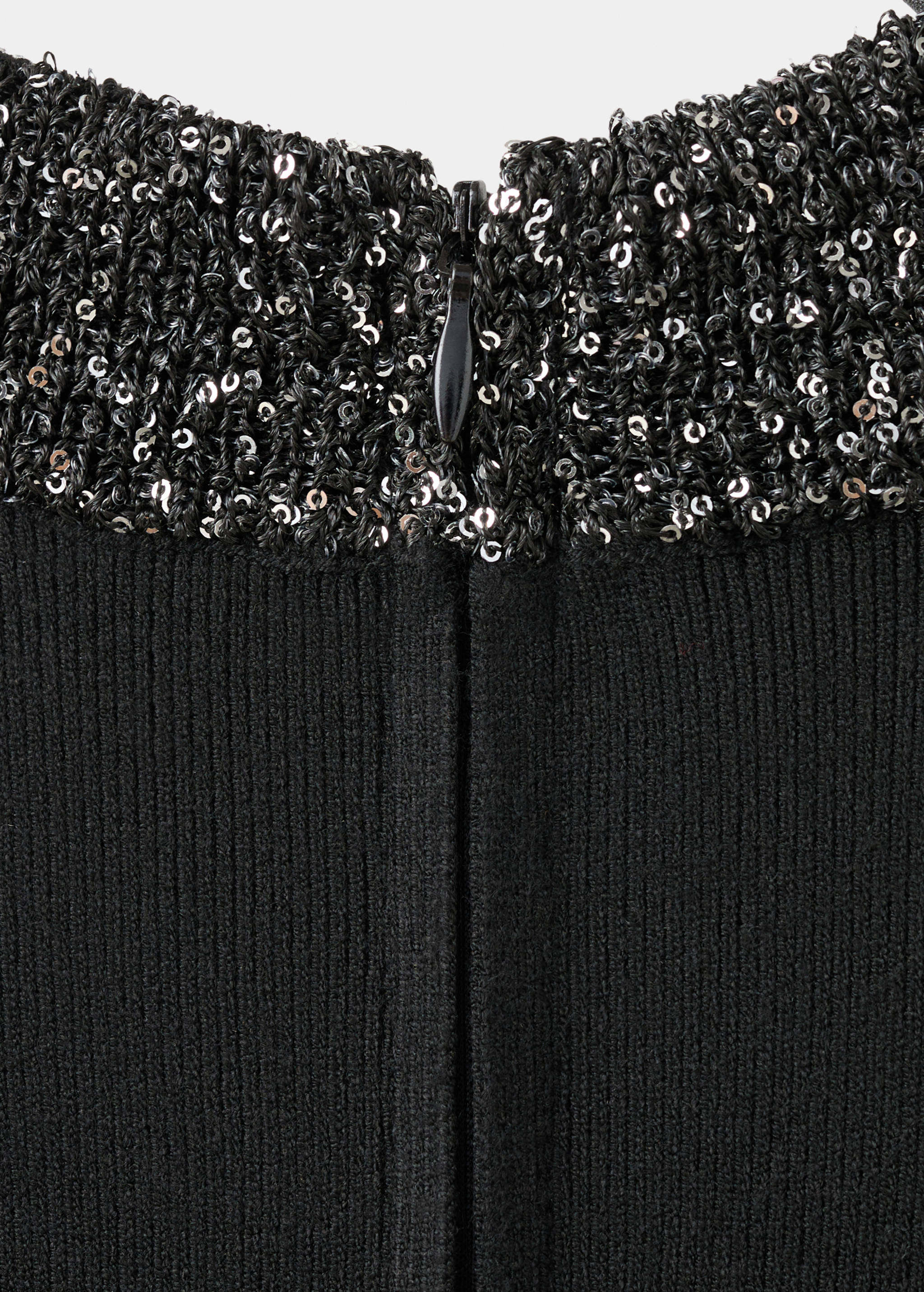 Haljina od pletiva sa šljokicama na ovratniku - Detalji artikla 0