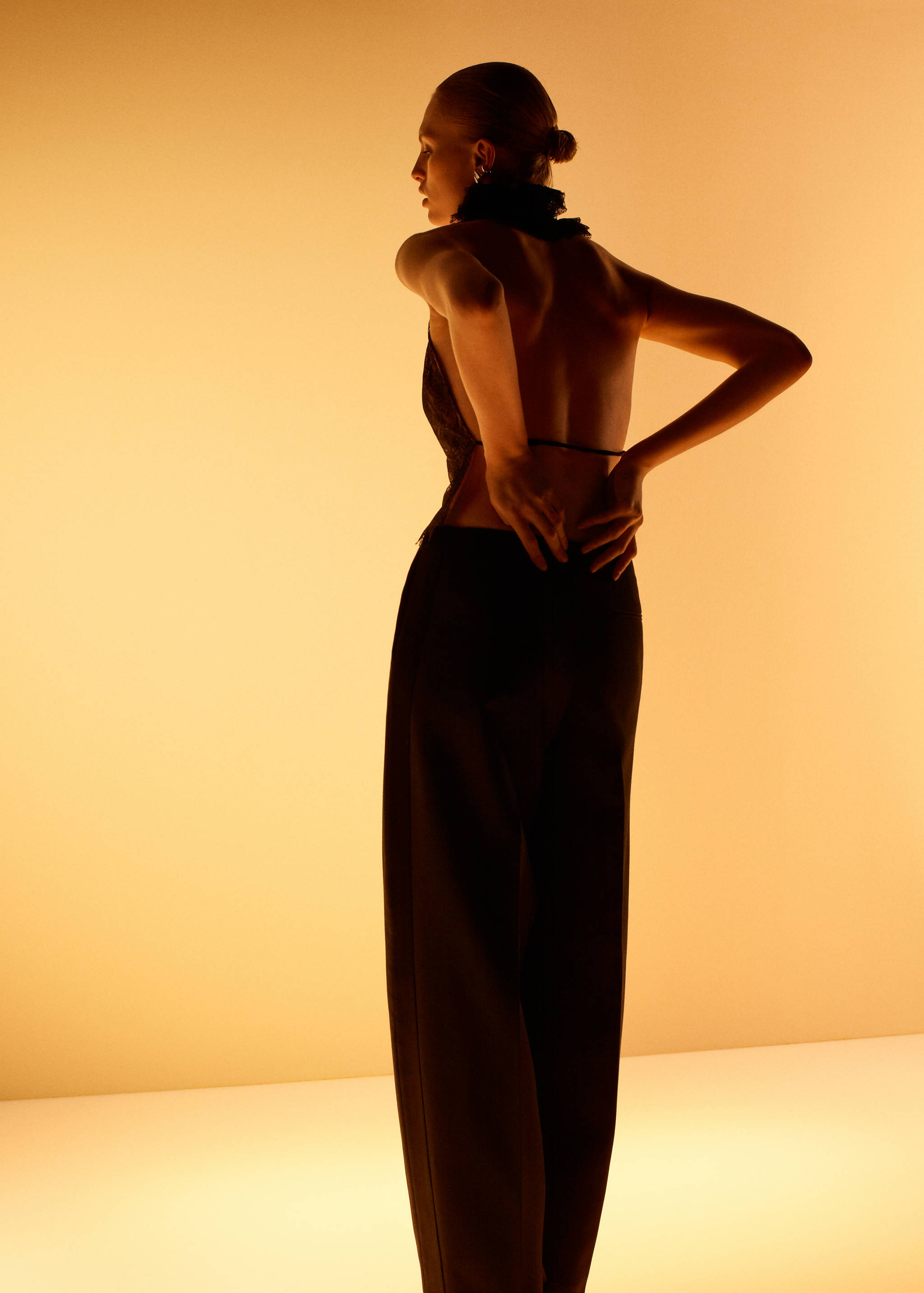 Lace top with ruff collar - Reverse of the article