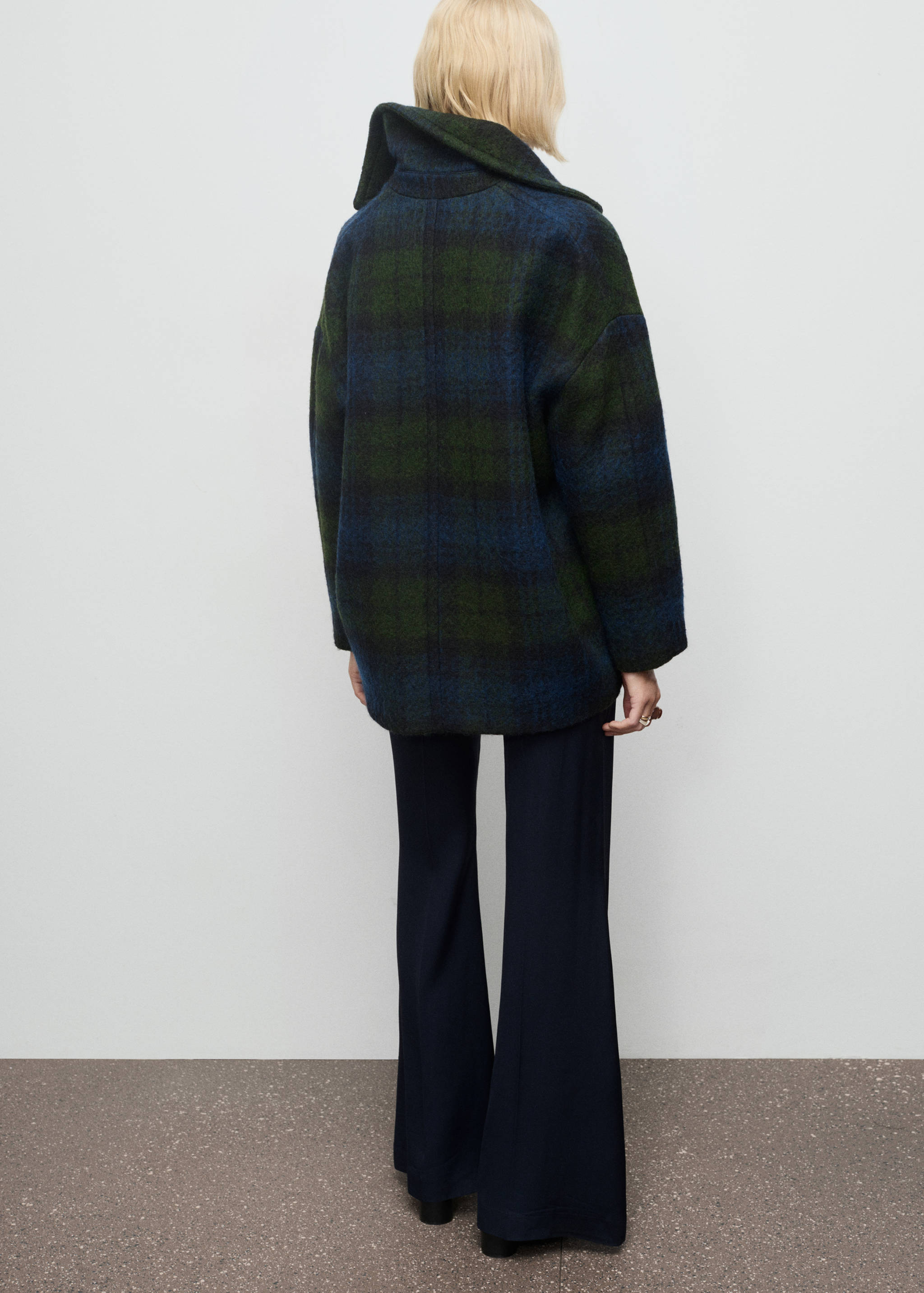 Oversized check coat - Reverse of the article