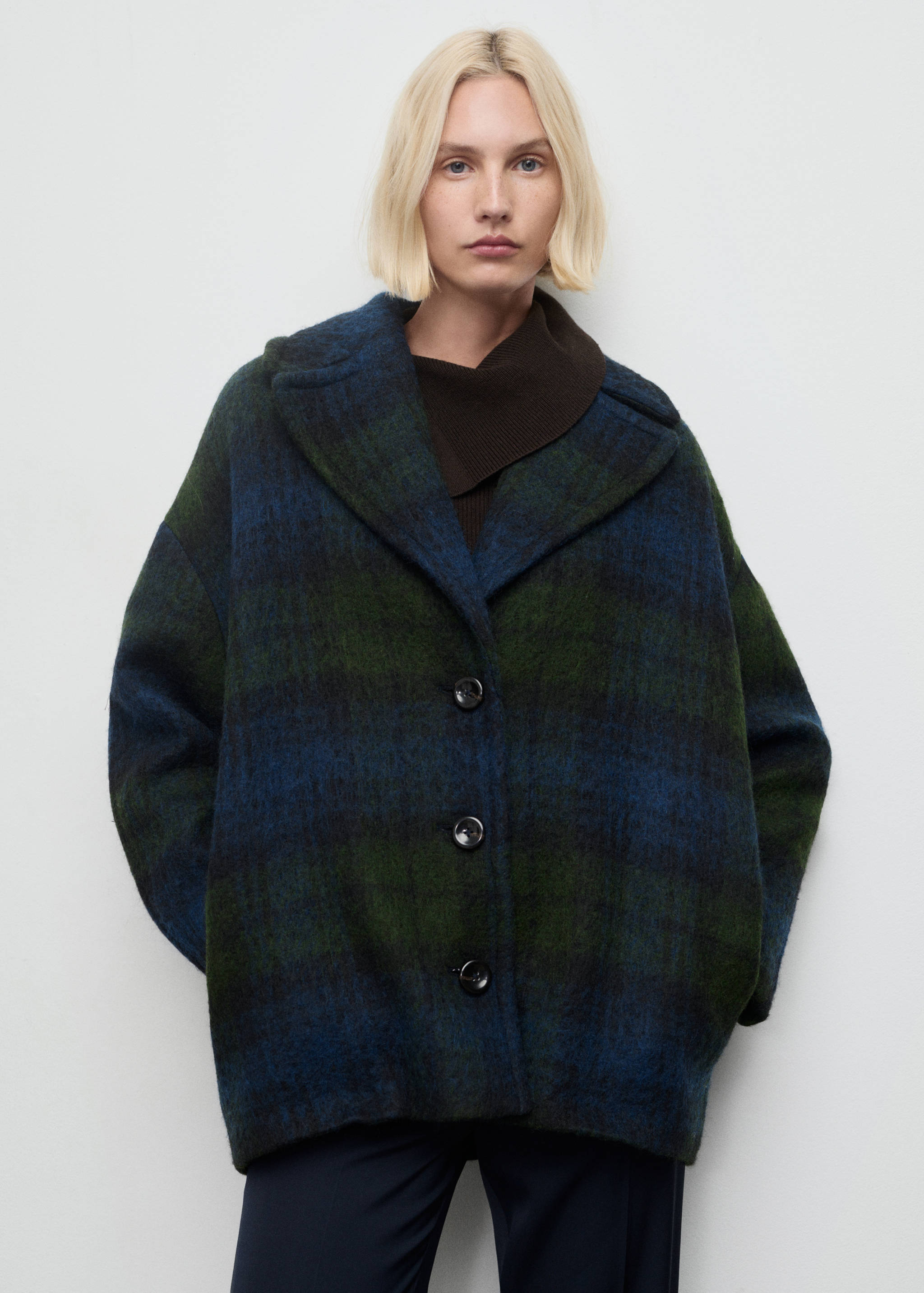 Oversized check coat - Details of the article 6