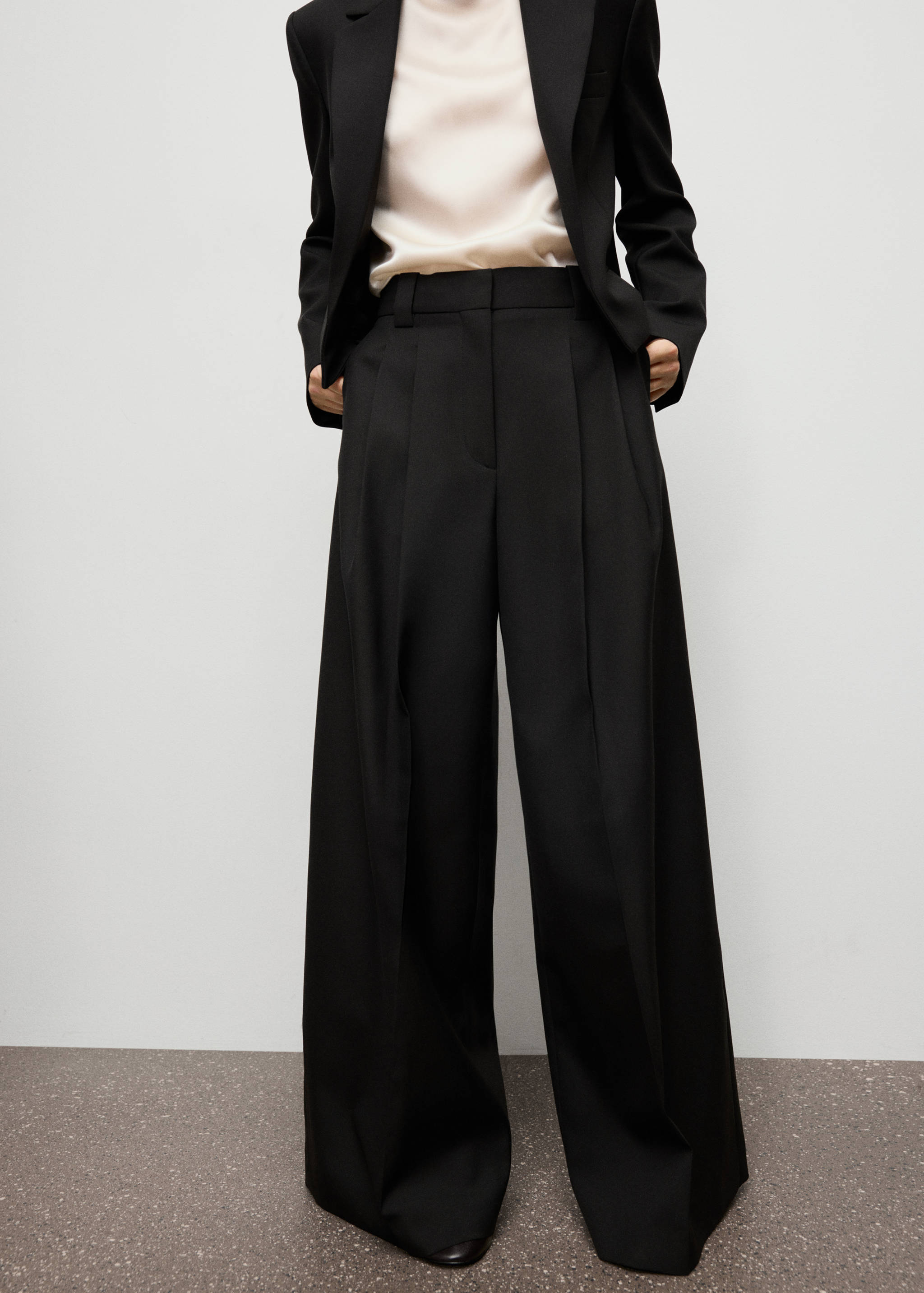 Wide leg pleated suit trousers - Details of the article 1