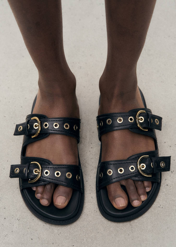 Strap sandals with buckle — Black