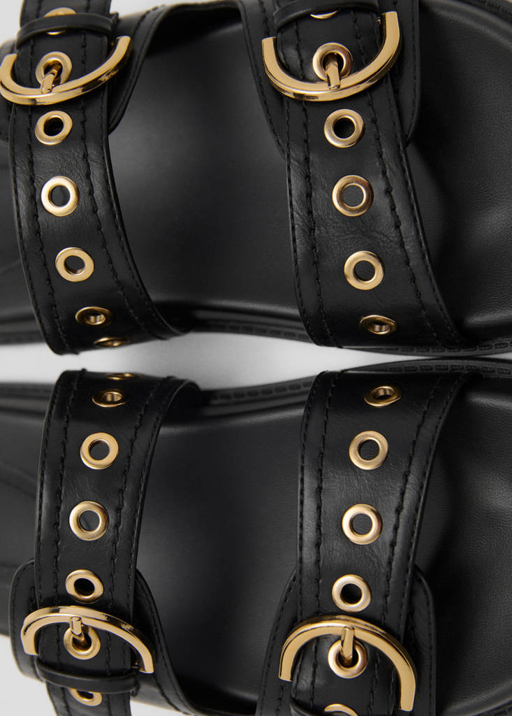 Strap sandals with buckle — Black