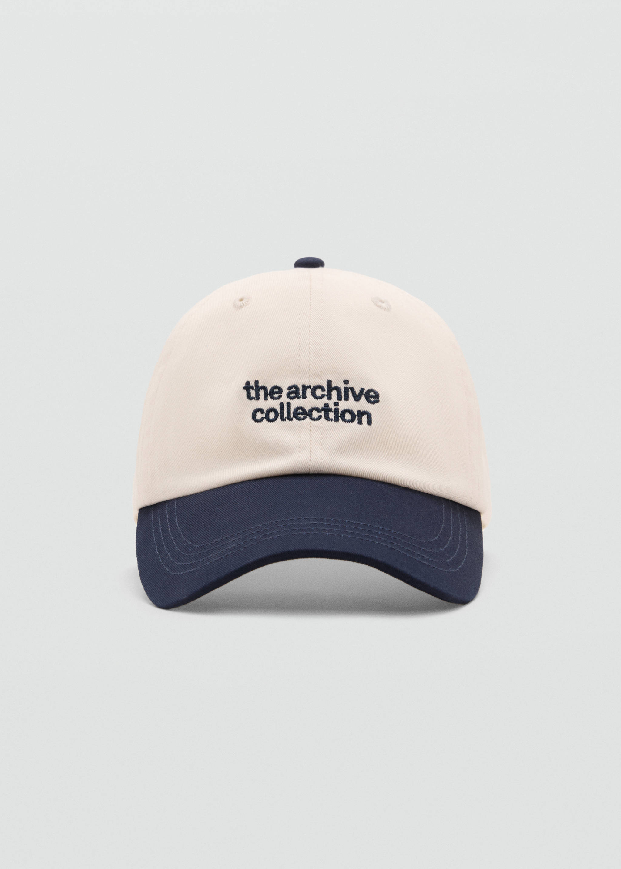 Casquette message brodé - Plan moyen