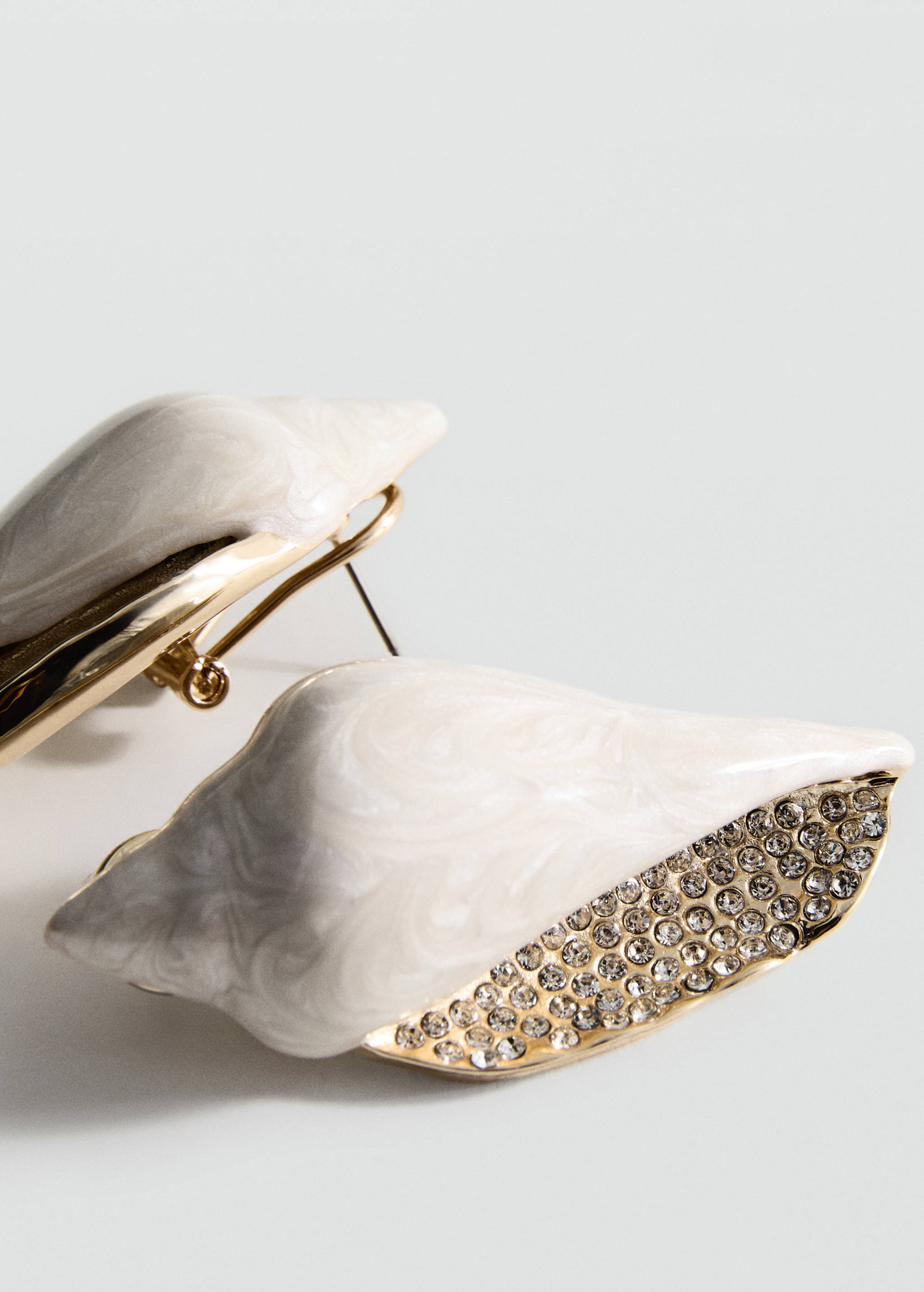 Orecchini conchiglia dettaglio strass - Piano medio