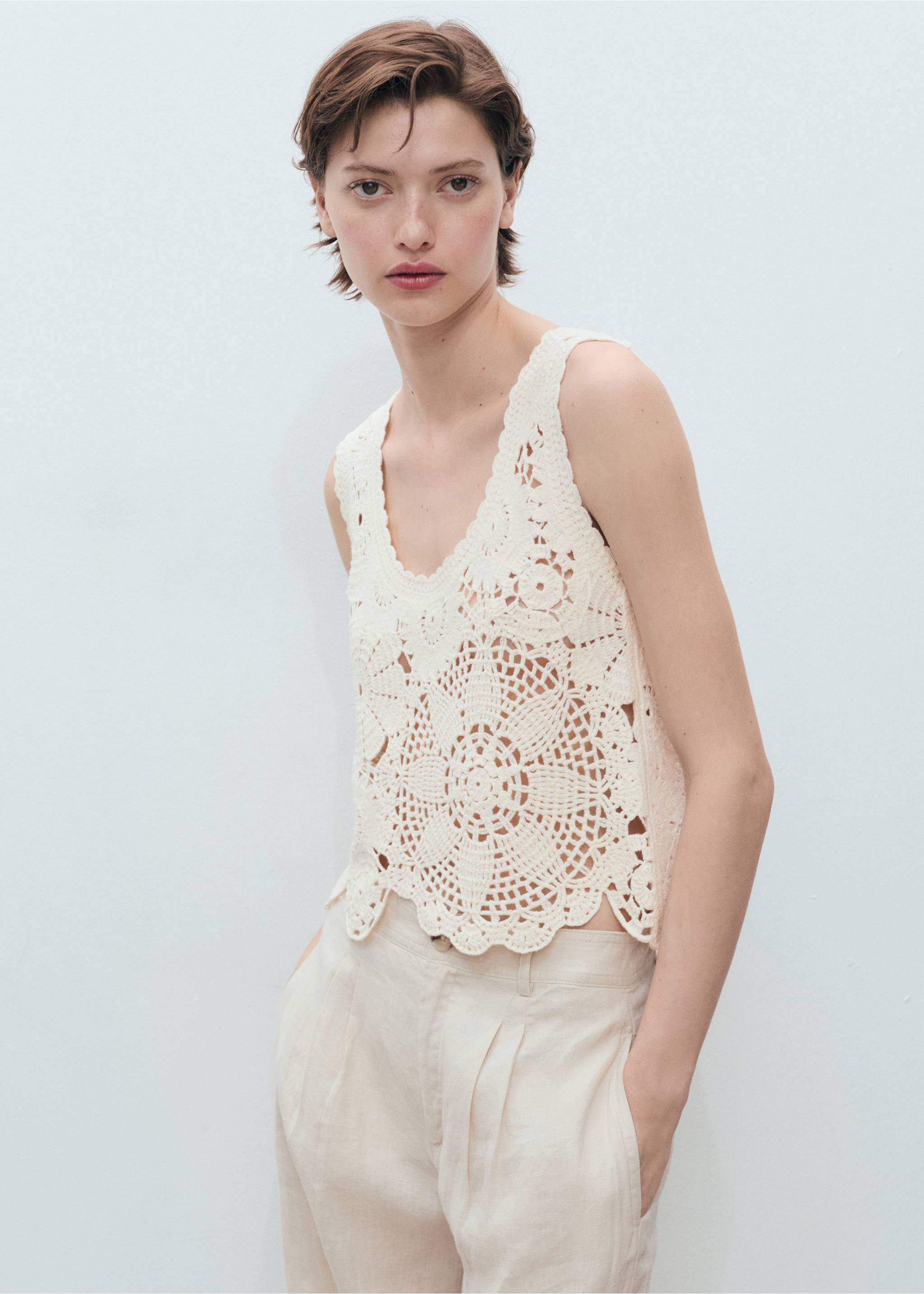Crochet top with flowers - Medium plane, Ecru. Ref: 17061135-00.