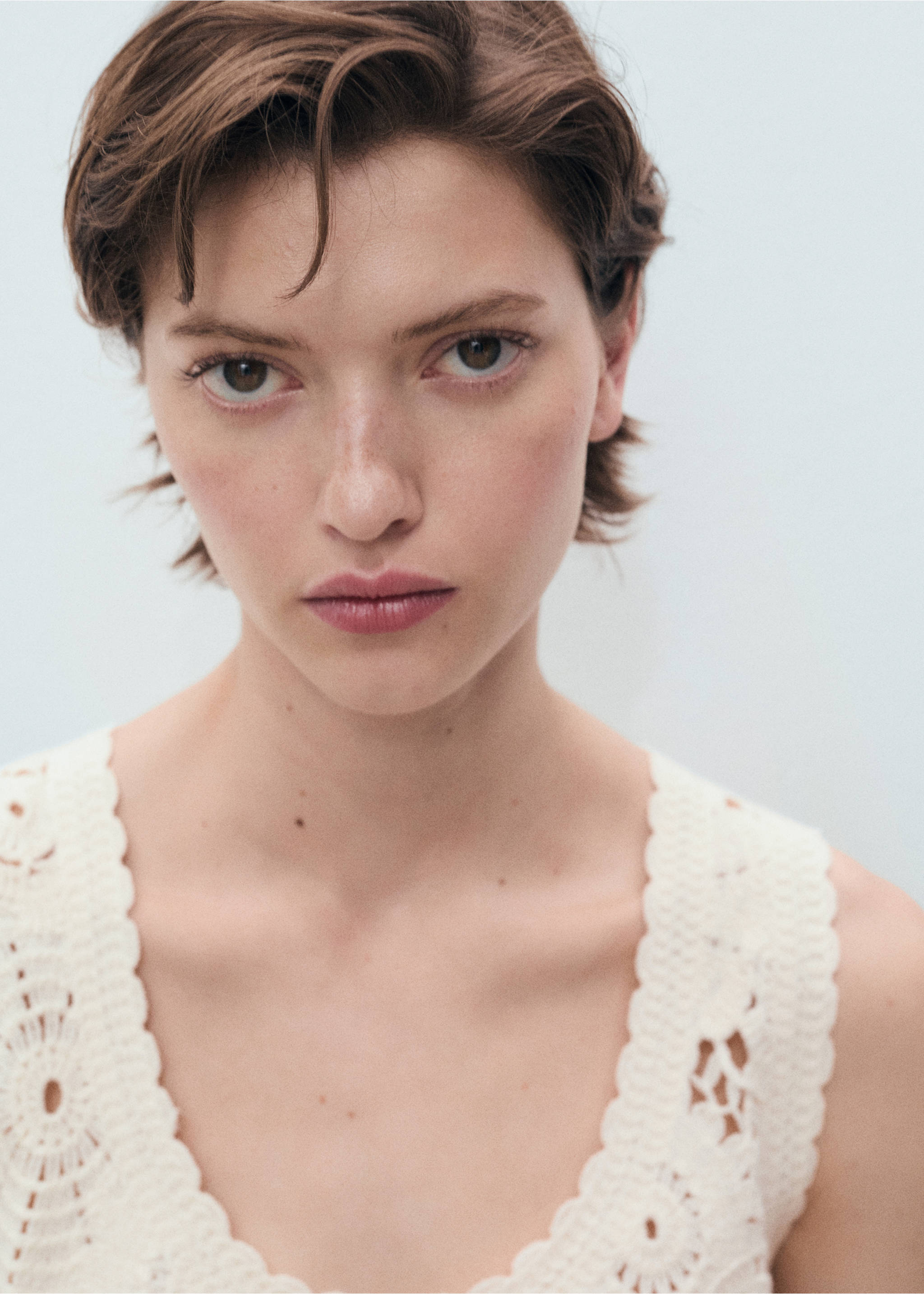 Crochet top with flowers - Details of the article 1, Ecru. Ref: 17061135-00.