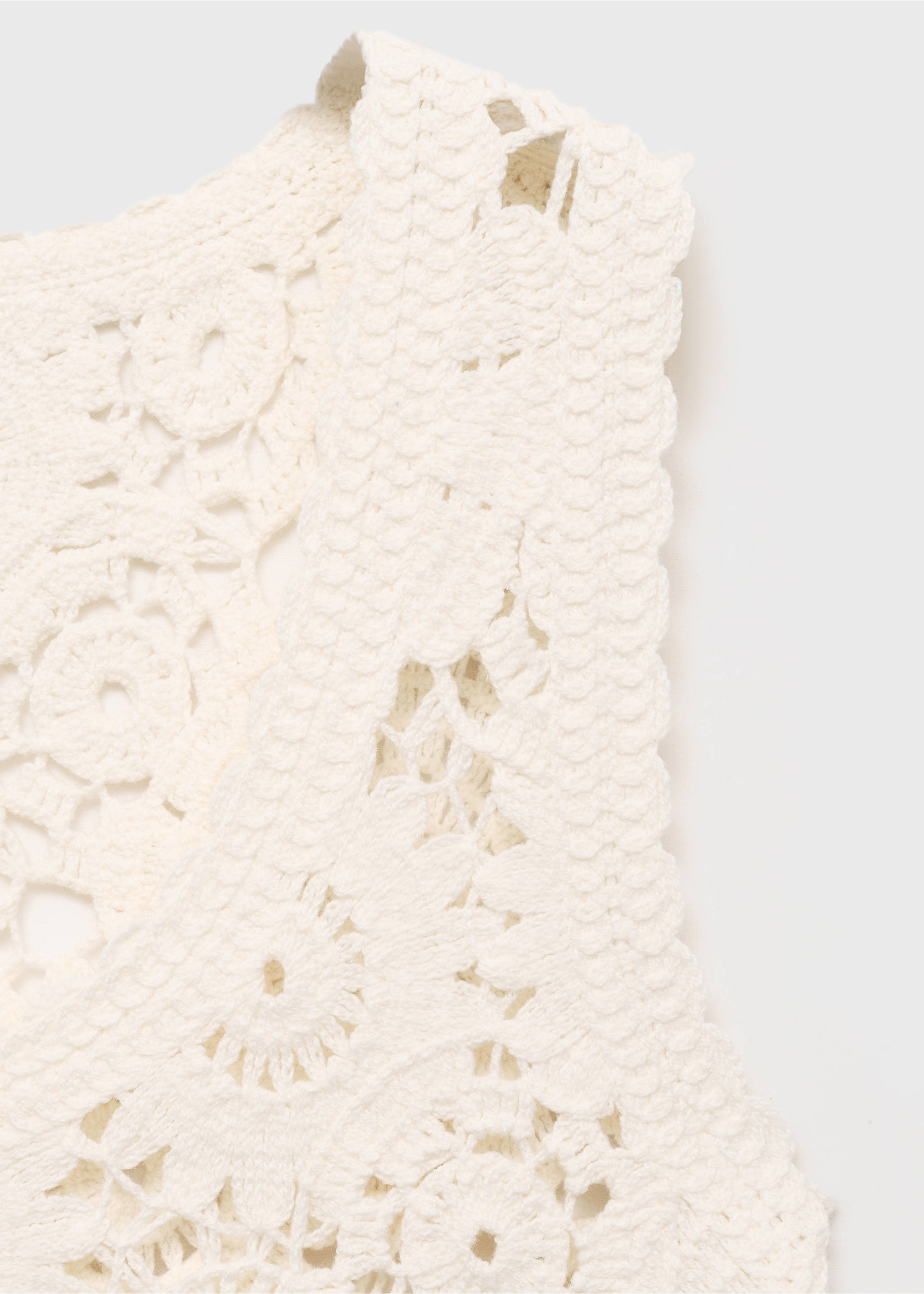 Crochet top with flowers - Details of the article 8, Ecru. Ref: 17061135-00.