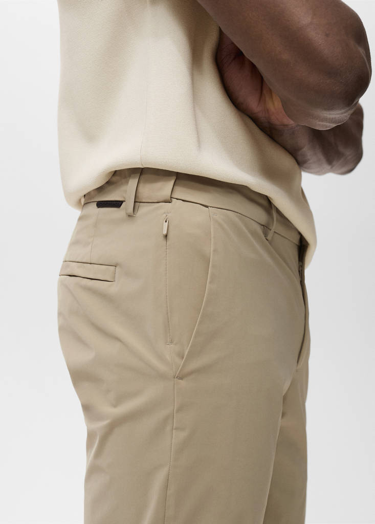 Slim fit water-repellent trousers — Khaki