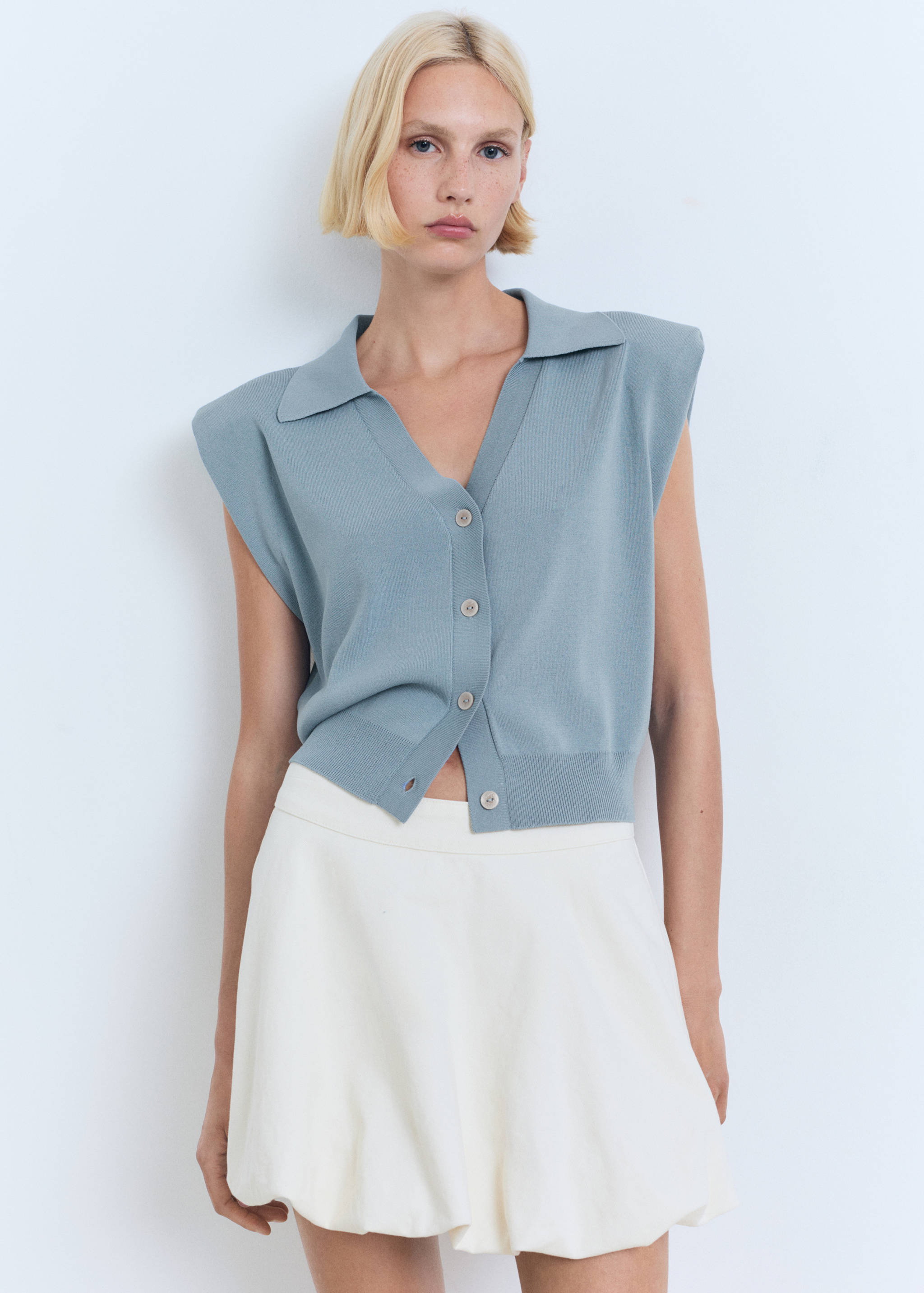 Gilet à épaulettes en maille fine - Plan moyen