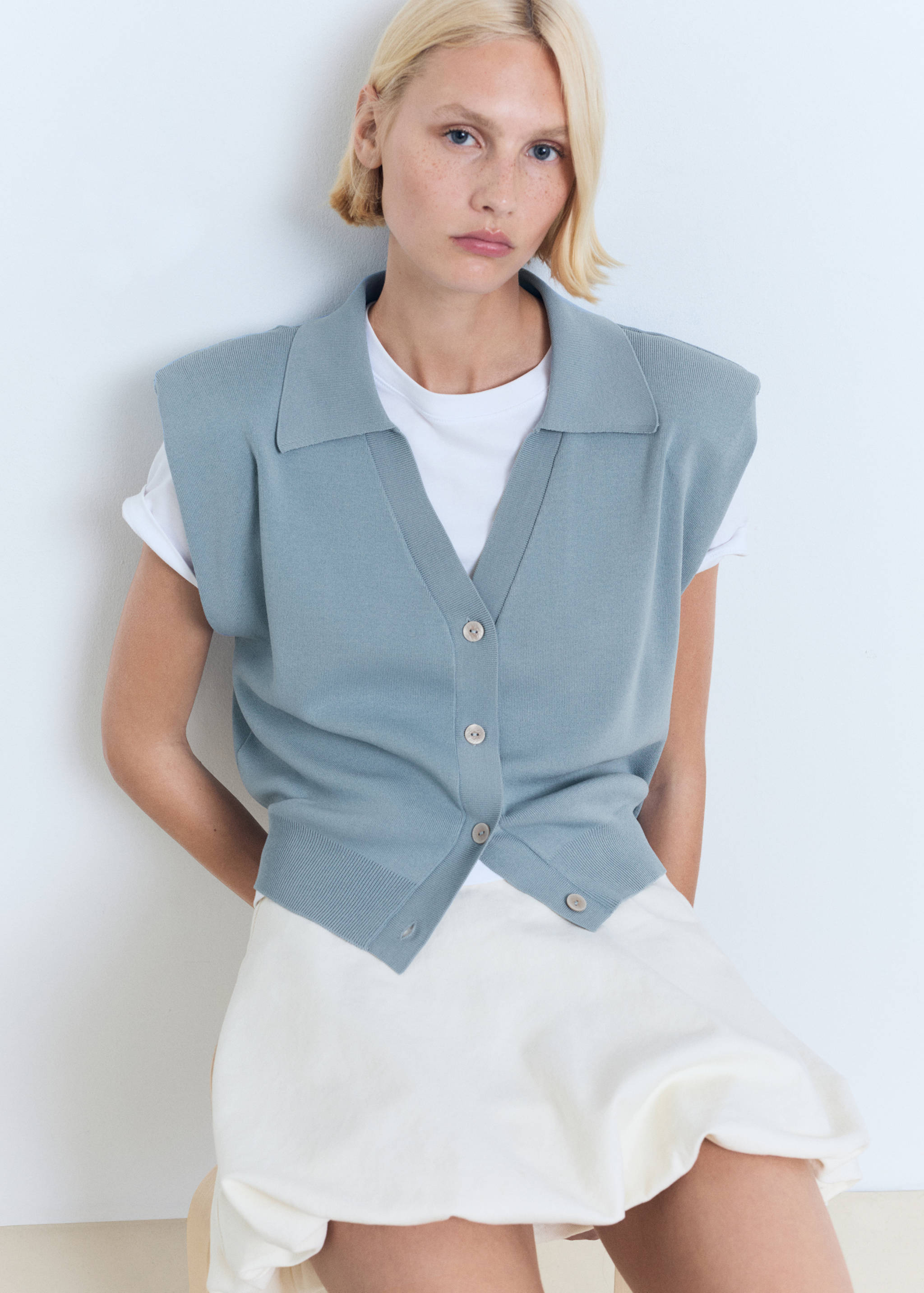 Gilet à épaulettes en maille fine - Détail de l'article 2