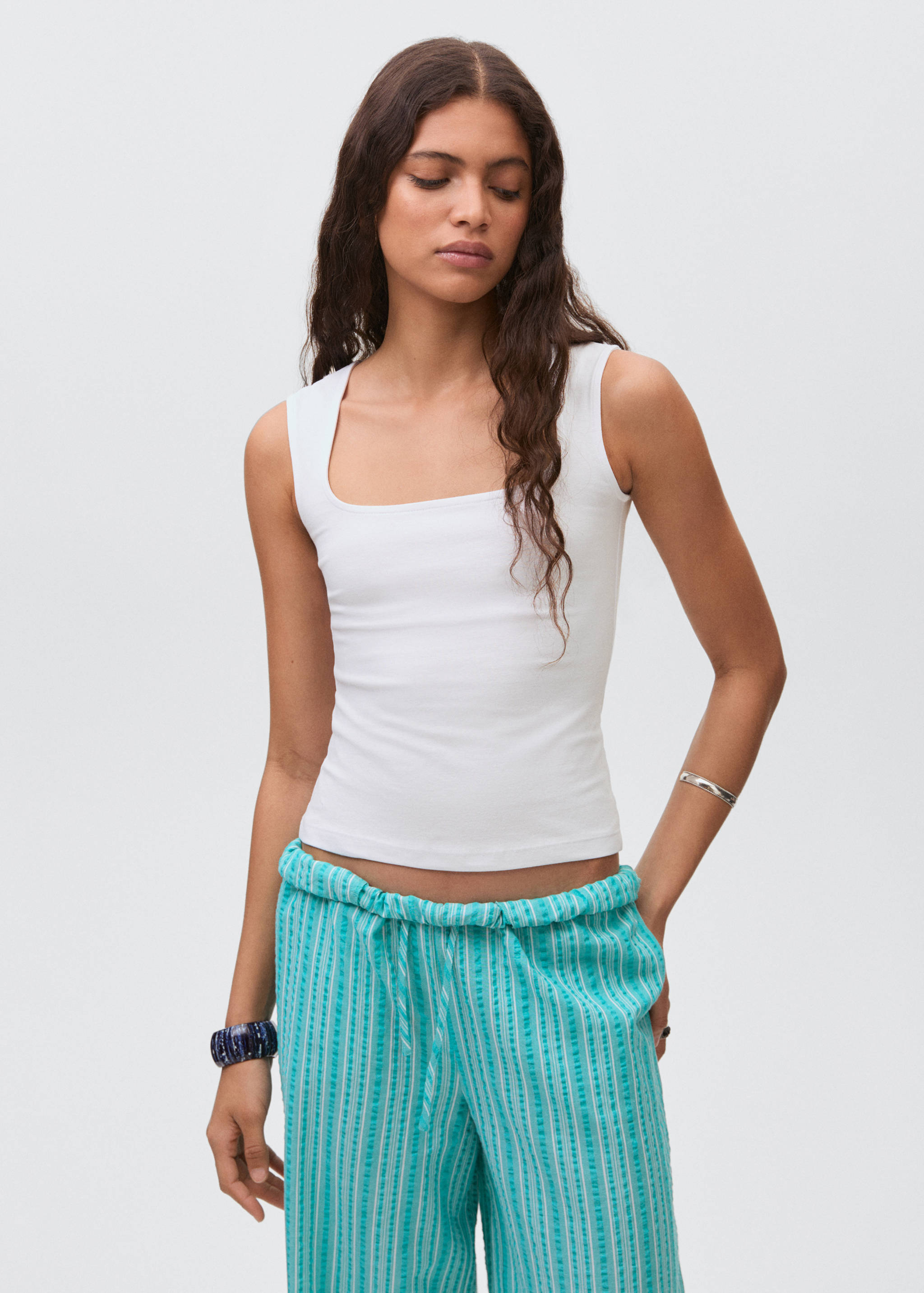 Topp breda axelband - Bild av mittparti