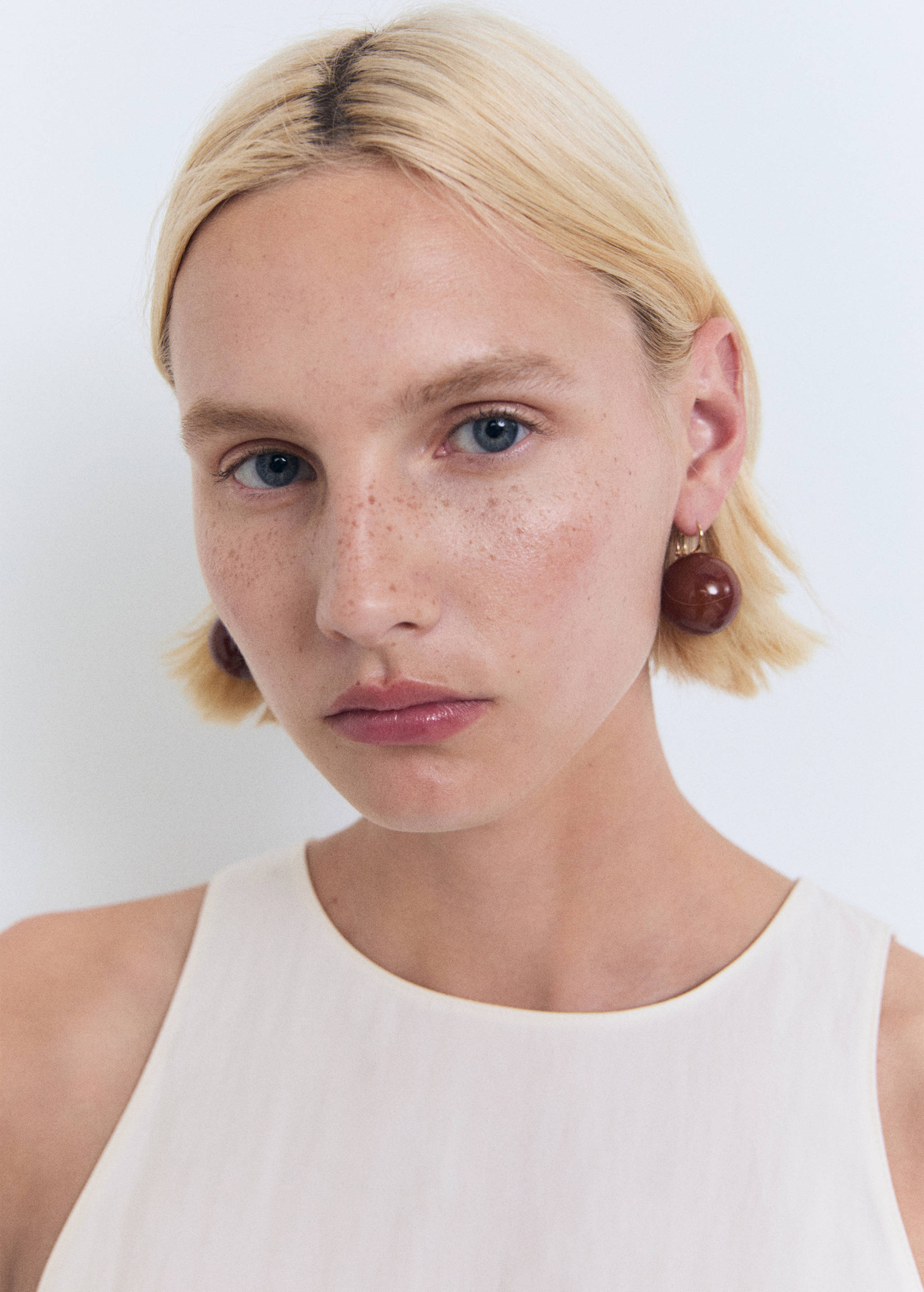 Fitted halter-neck blouse - Details of the article 1