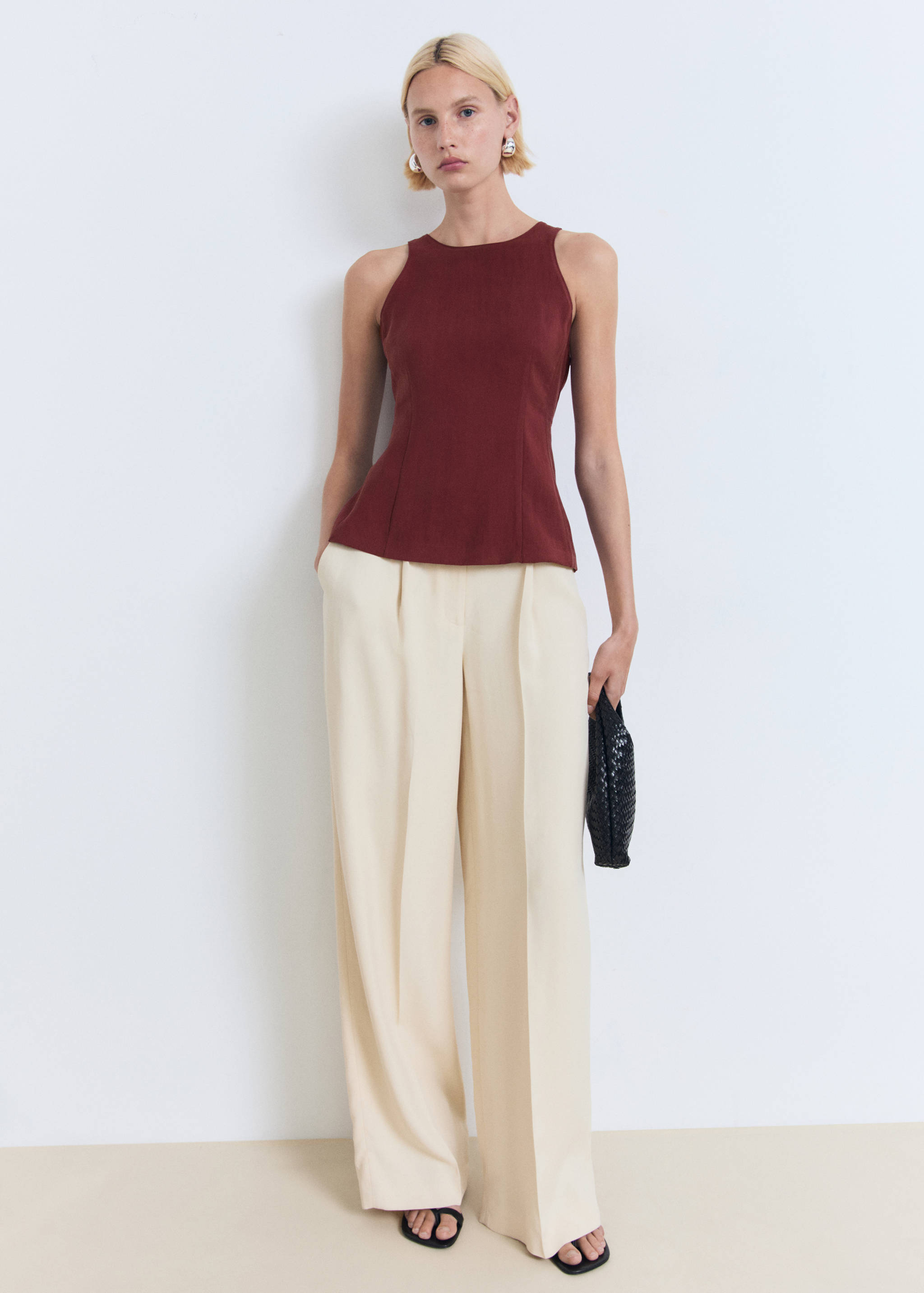 Blusa halter justa - Plano geral