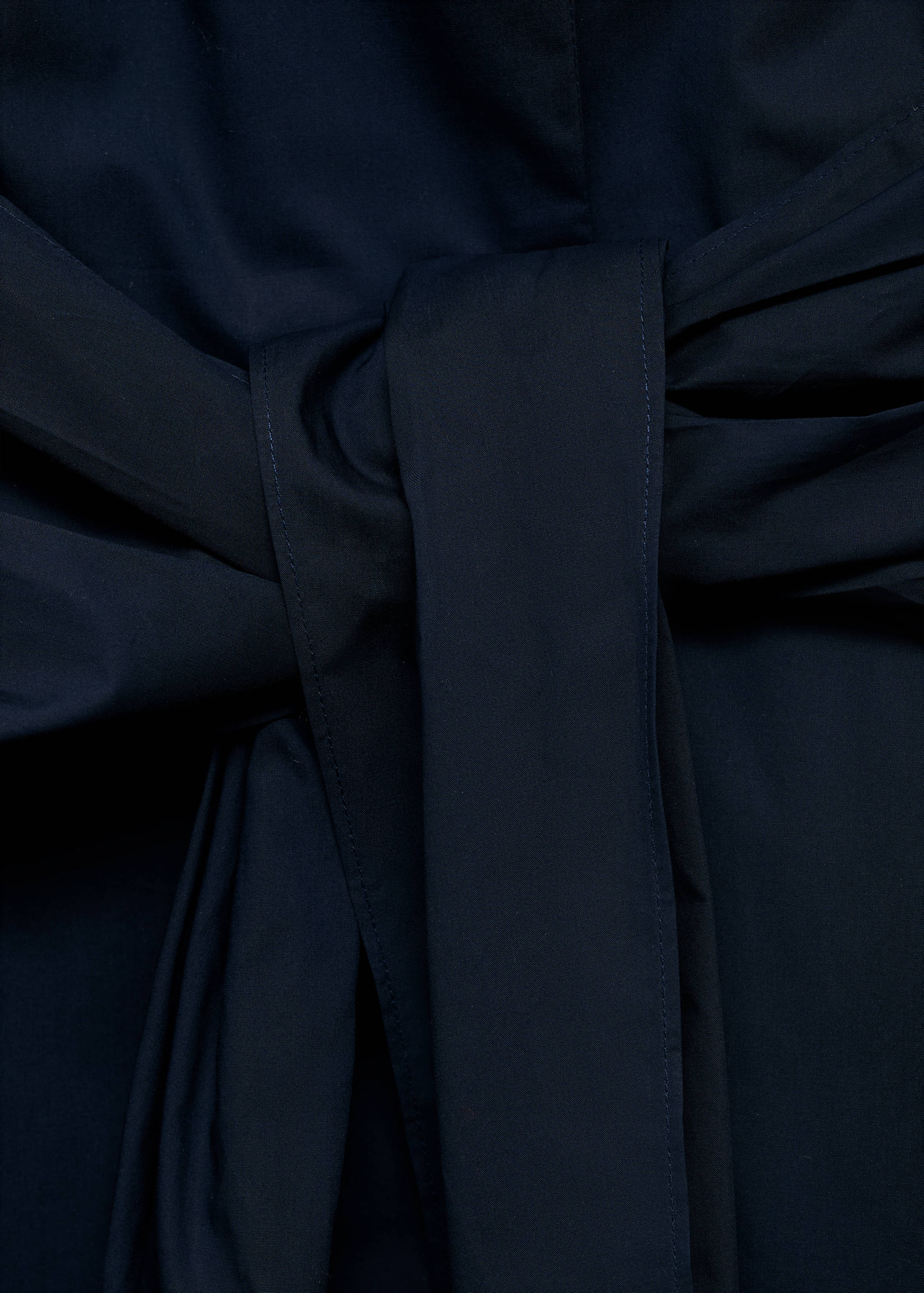 Vestido camiseiro com pormenor de nó - Pormenor do artigo 8