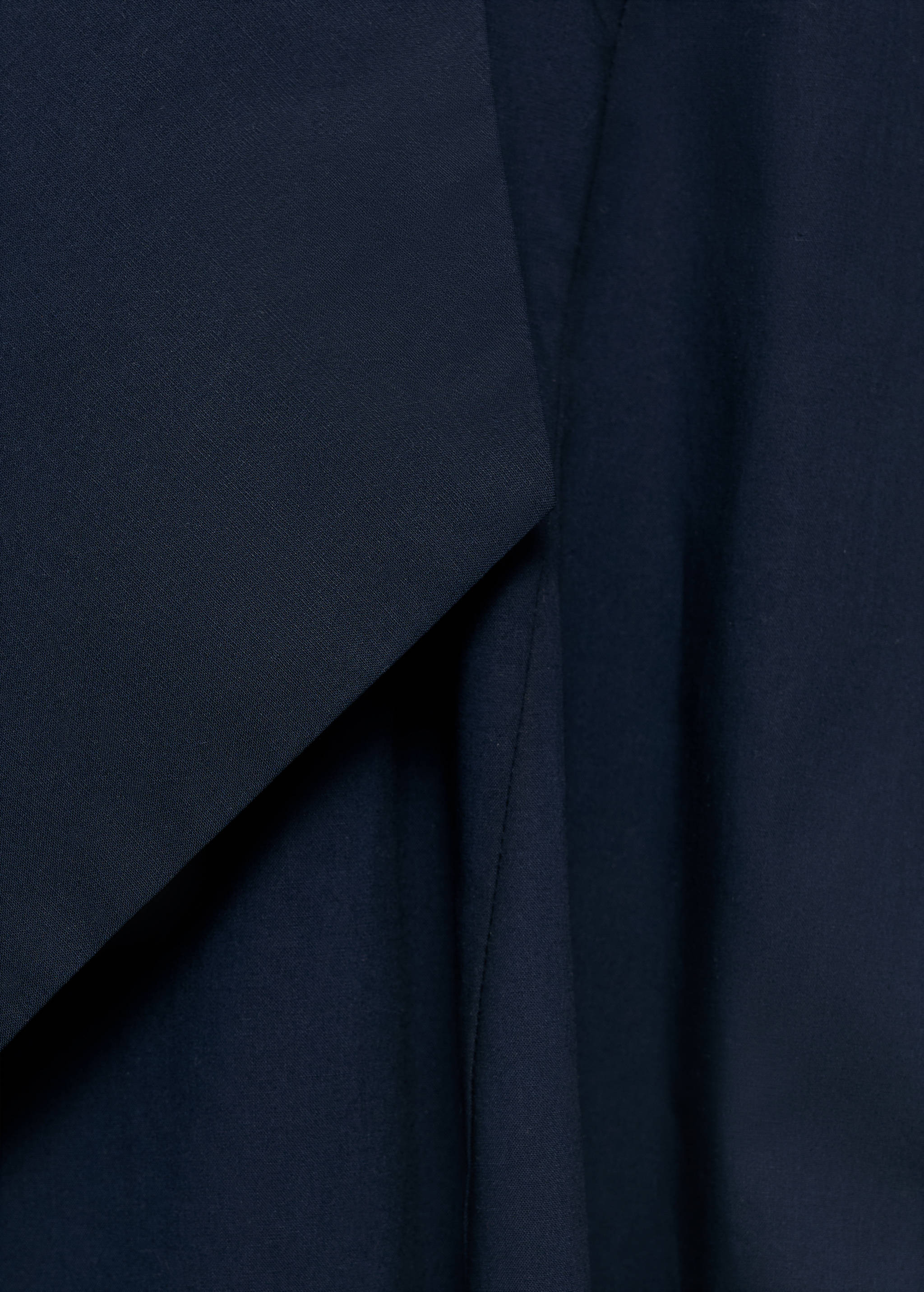 Vestido camiseiro com pormenor de nó - Pormenor do artigo 0