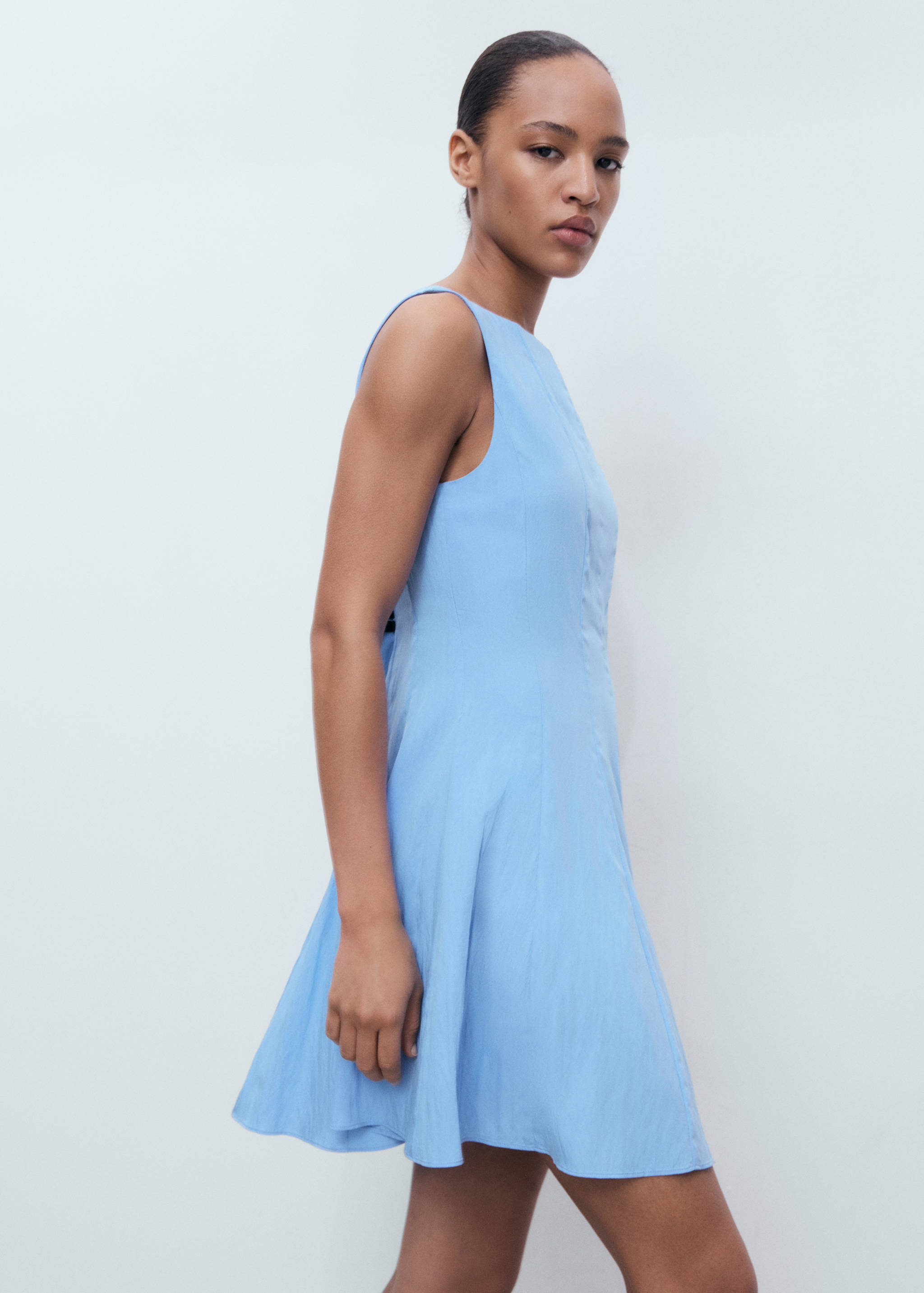Boat-neck dress with pleats - Medium plane