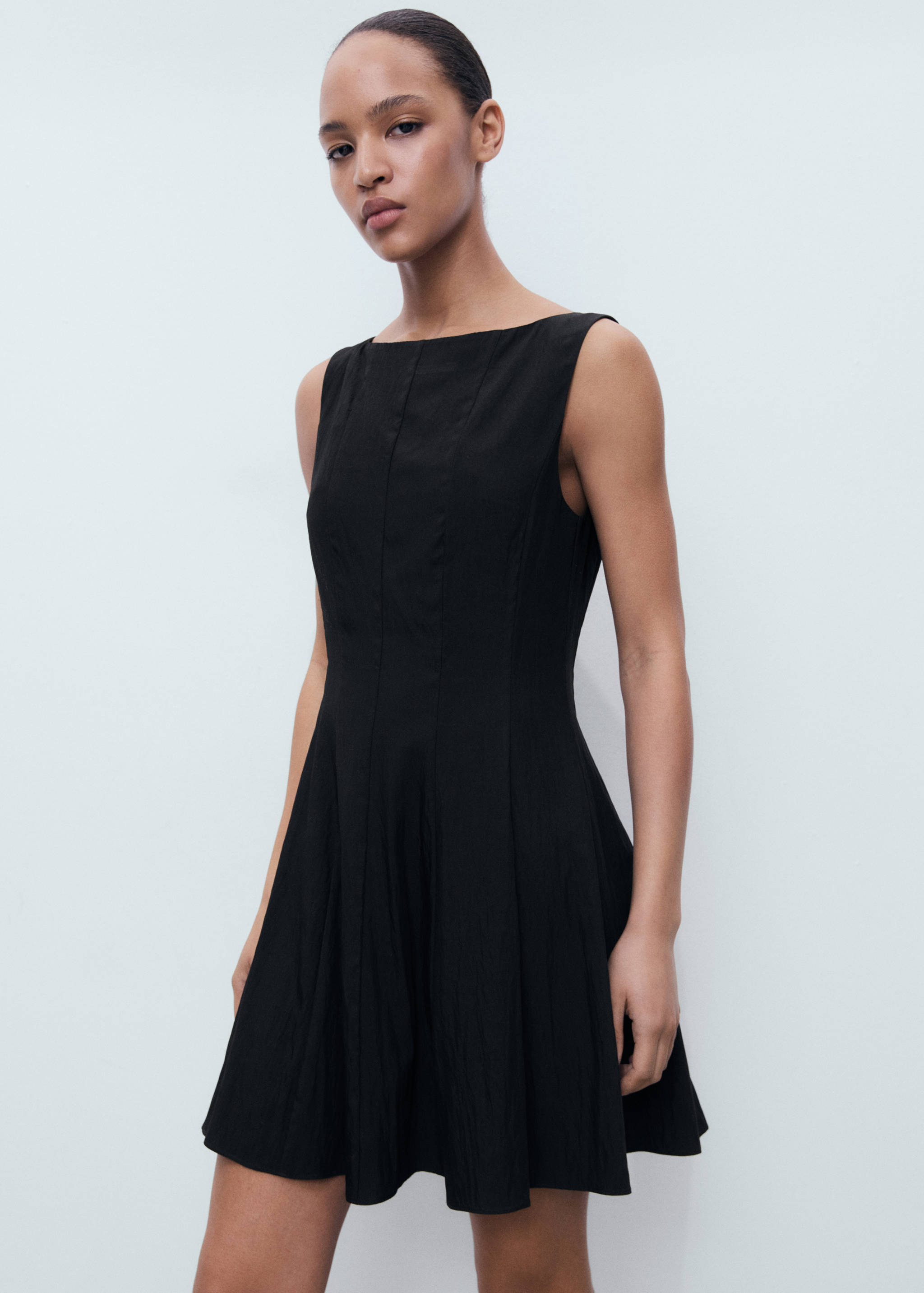Boat-neck dress with pleats - Medium plane
