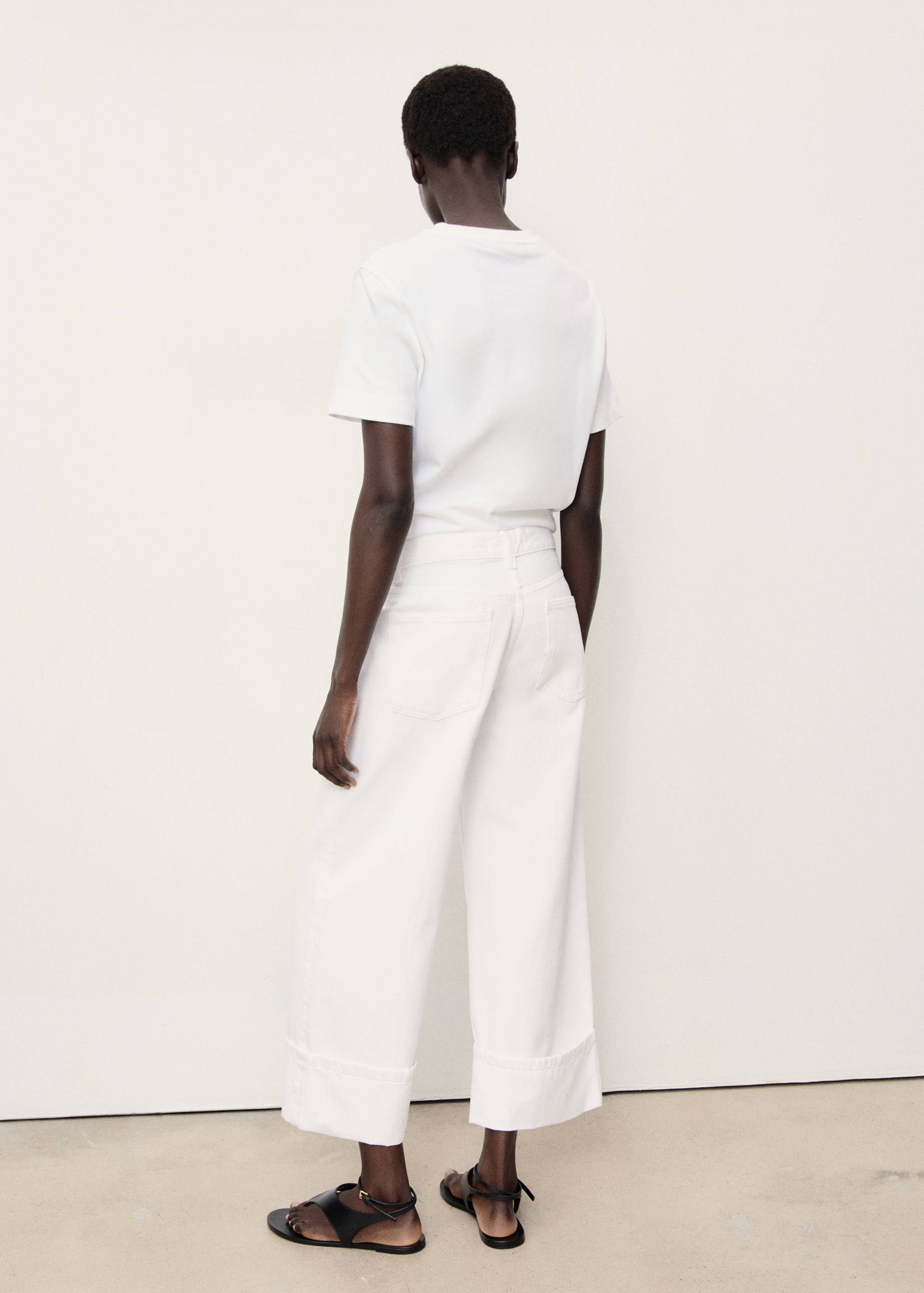 Wide leg cropped jeans with turned-up hem - Reverse of the article