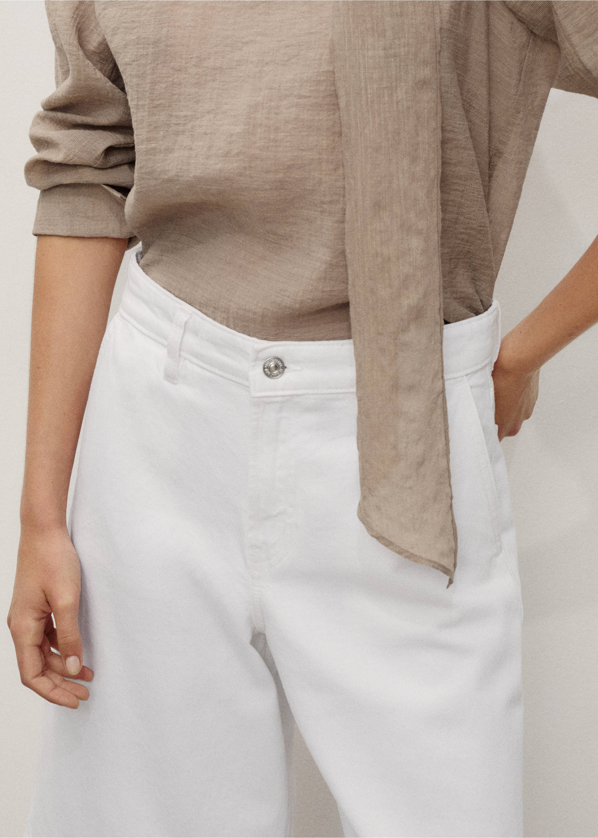 Mid-rise denim bermuda jorts - Details of the article 3, White. Ref: 17061180-00.