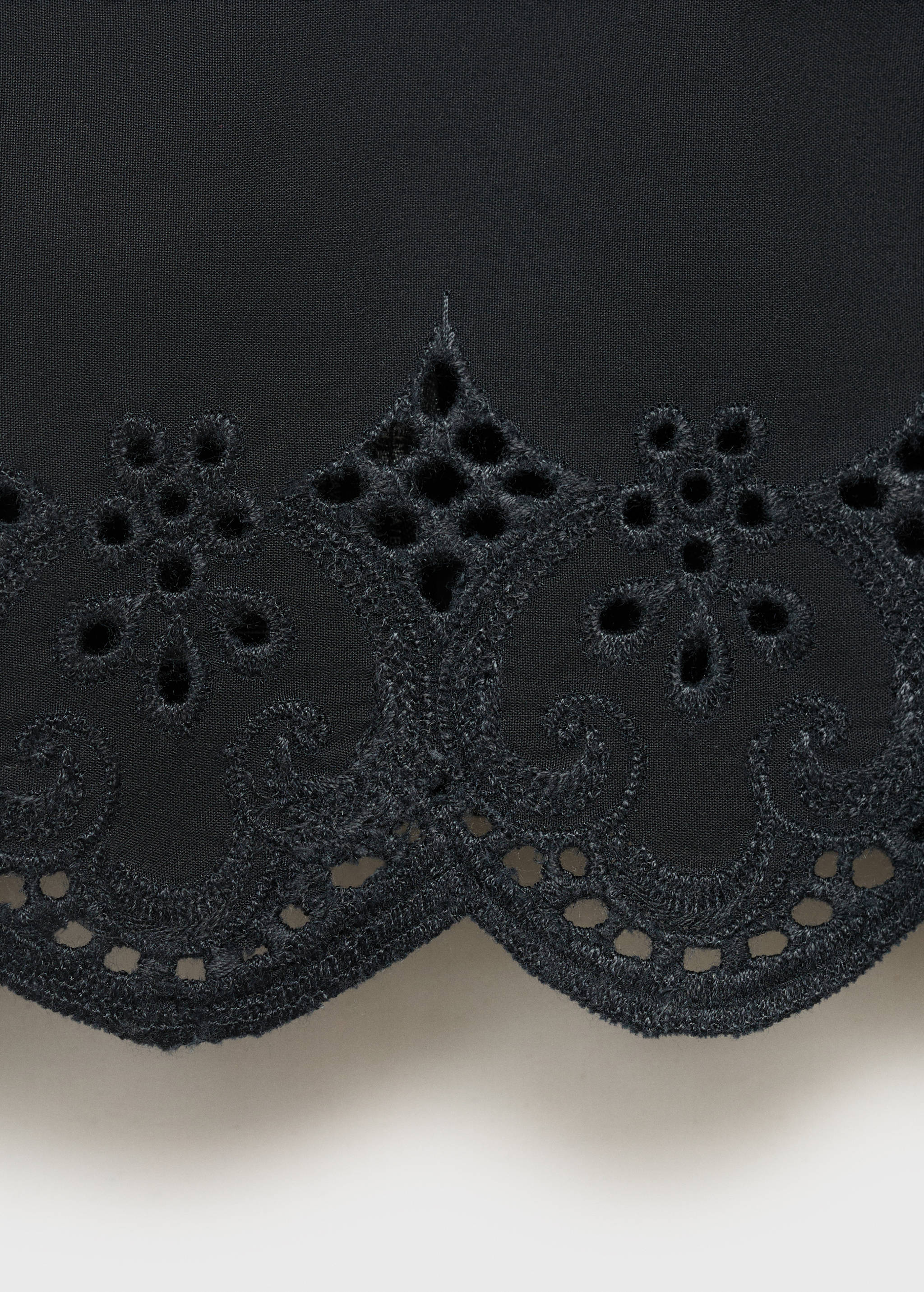 Embroidered crop top - Details of the article 0