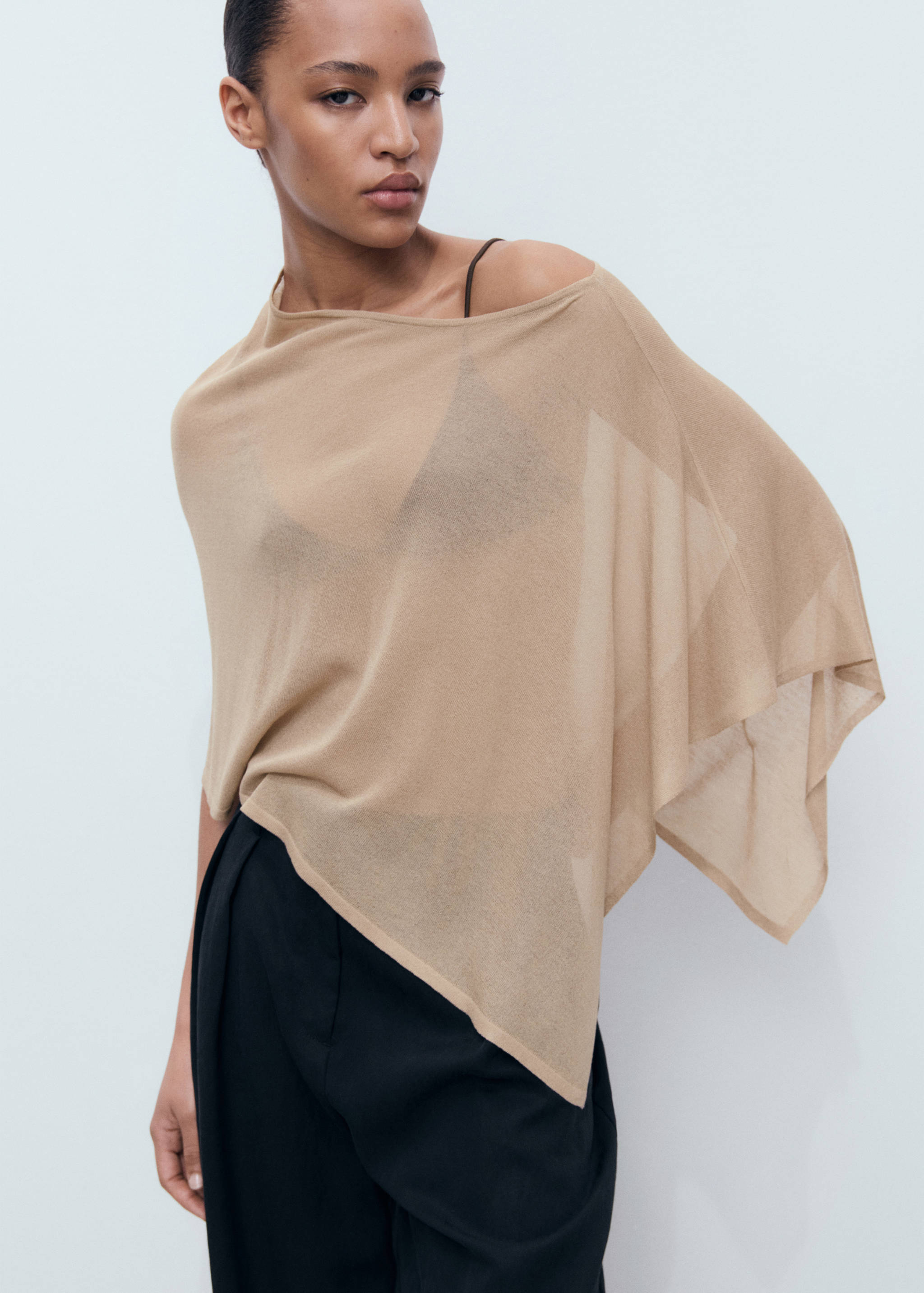 Asymmetrical knitted cape - Medium plane