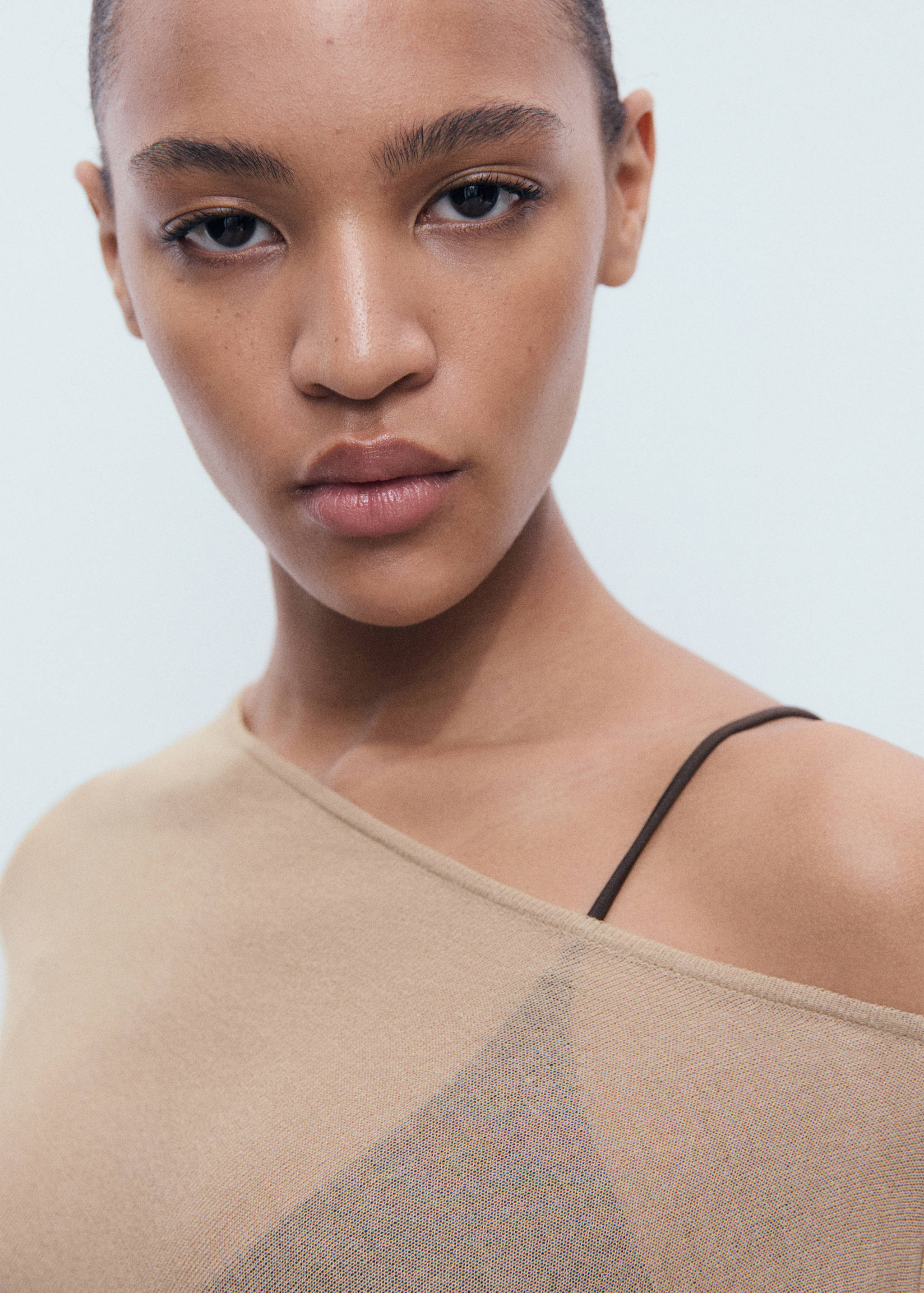 Asymmetrical knitted cape - Details of the article 1