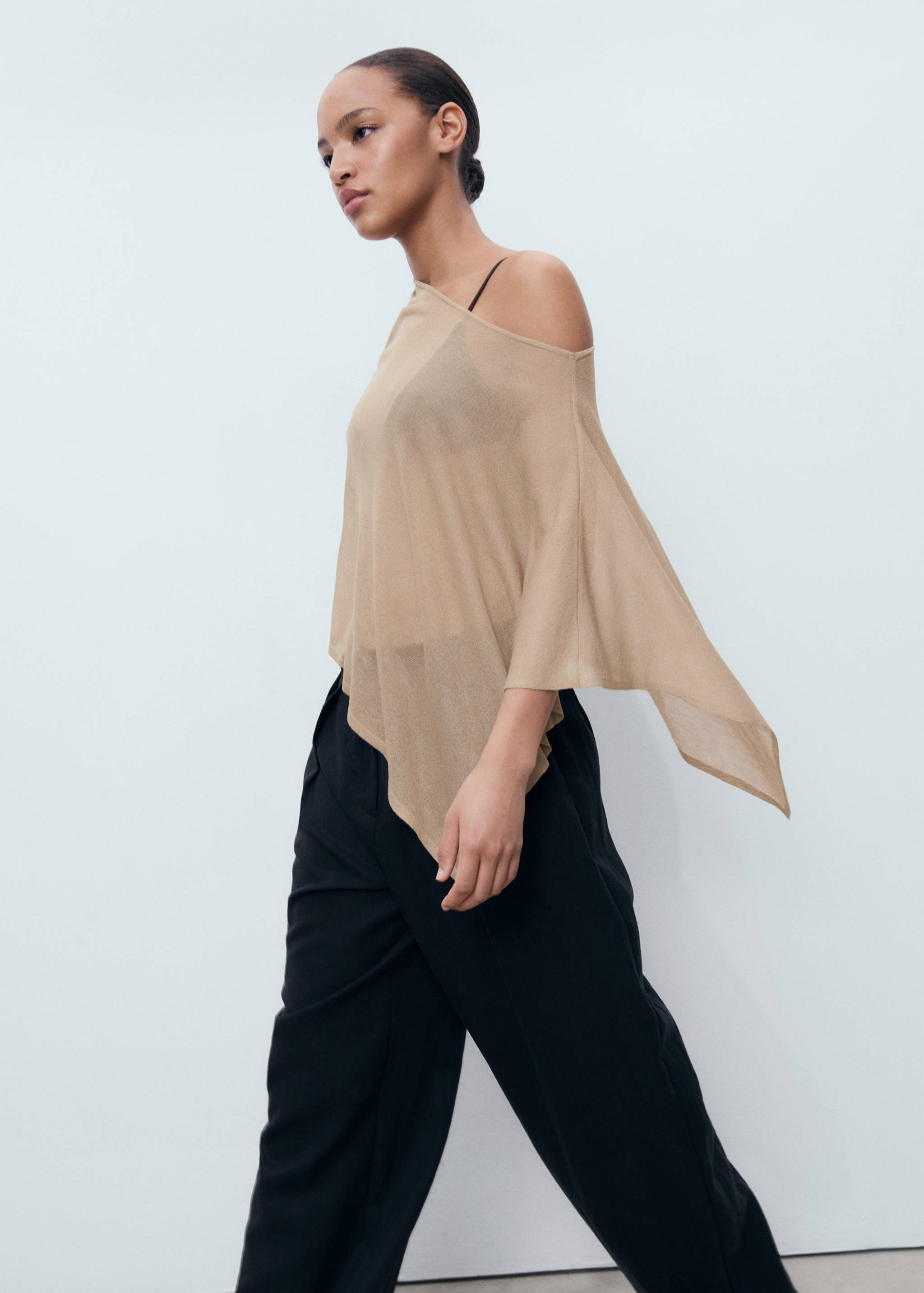 Asymmetrical knitted cape - Details of the article 2