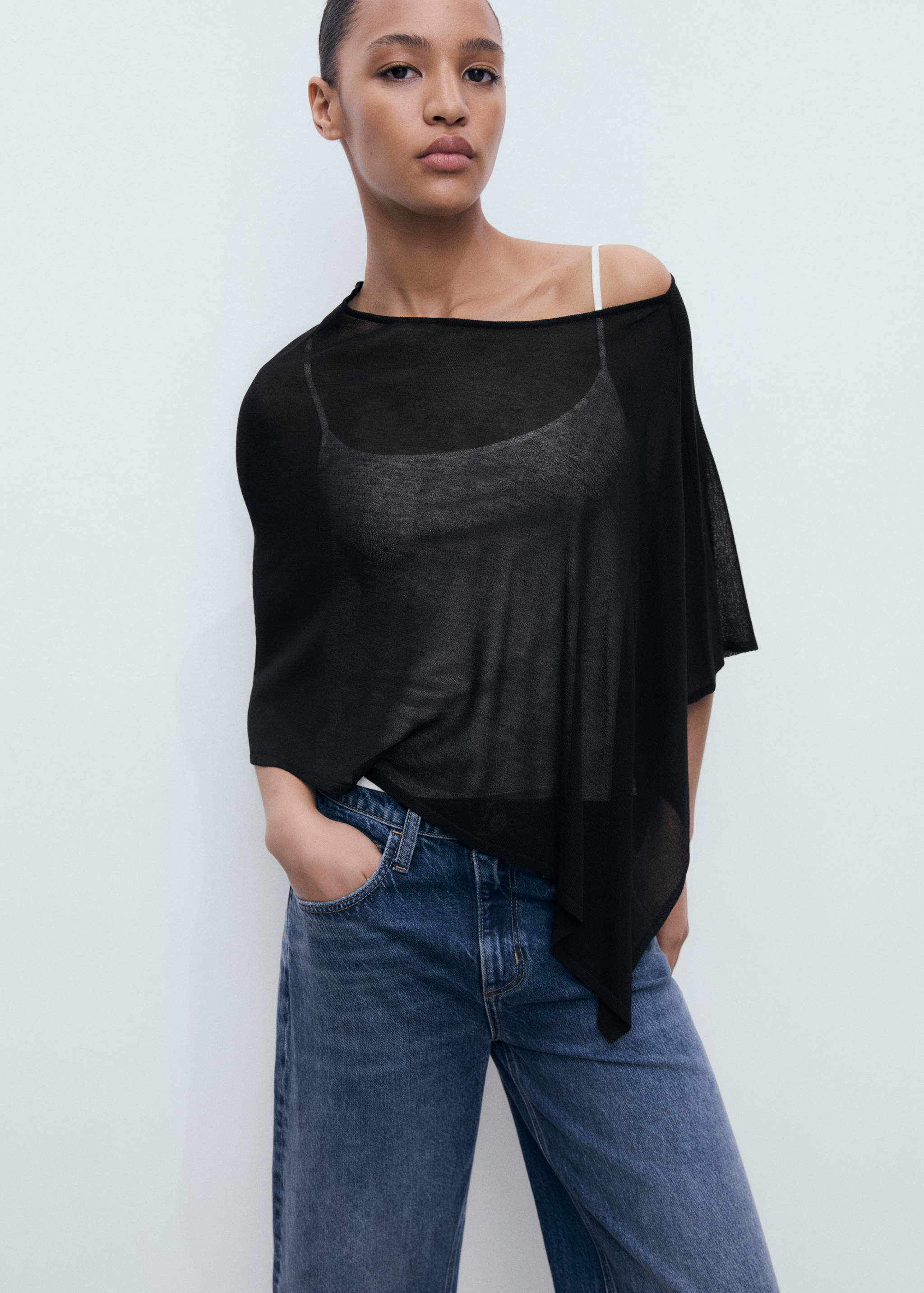 Asymmetrical knitted cape - Medium plane