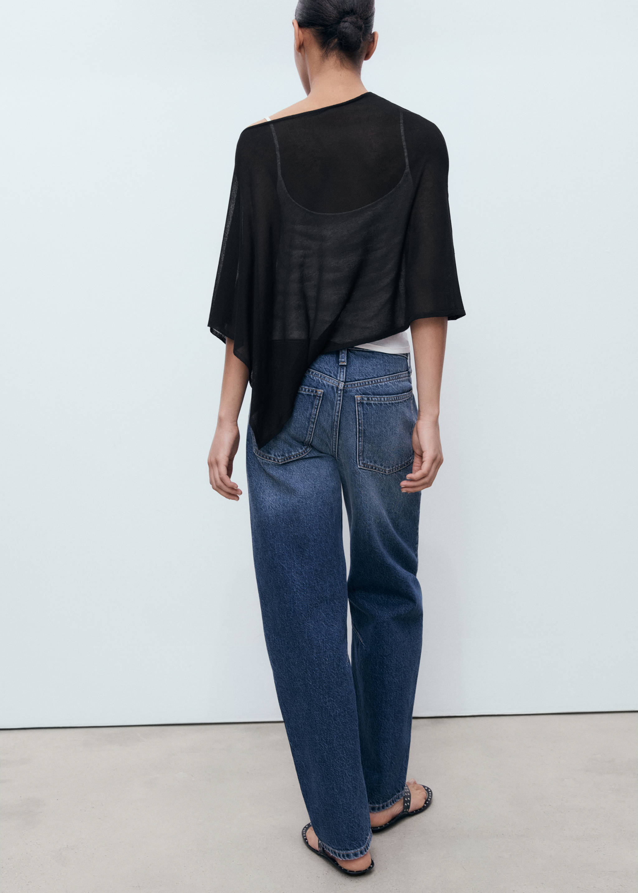 Asymmetrical knitted cape - Reverse of the article