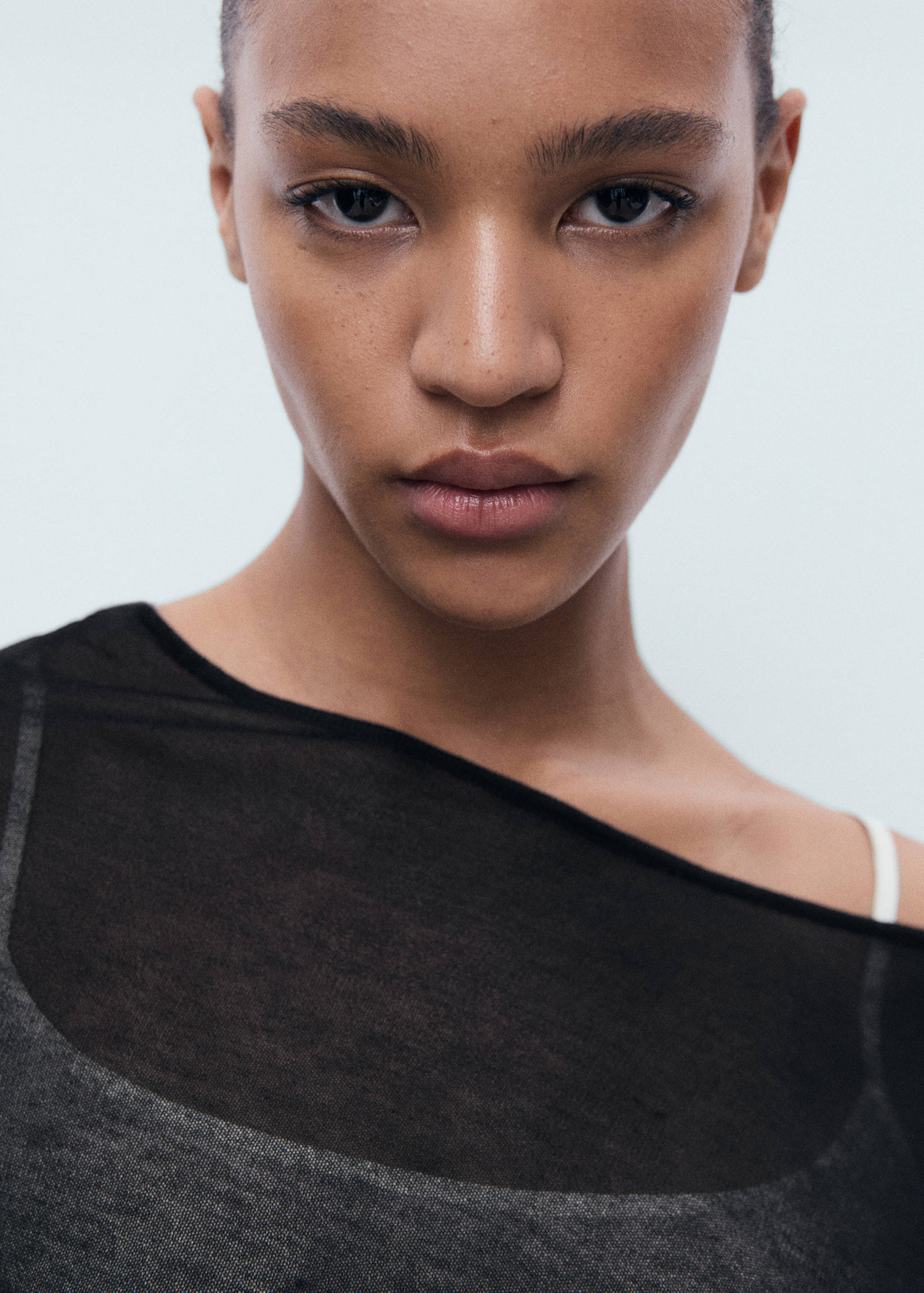 Asymmetrical knitted cape - Details of the article 1