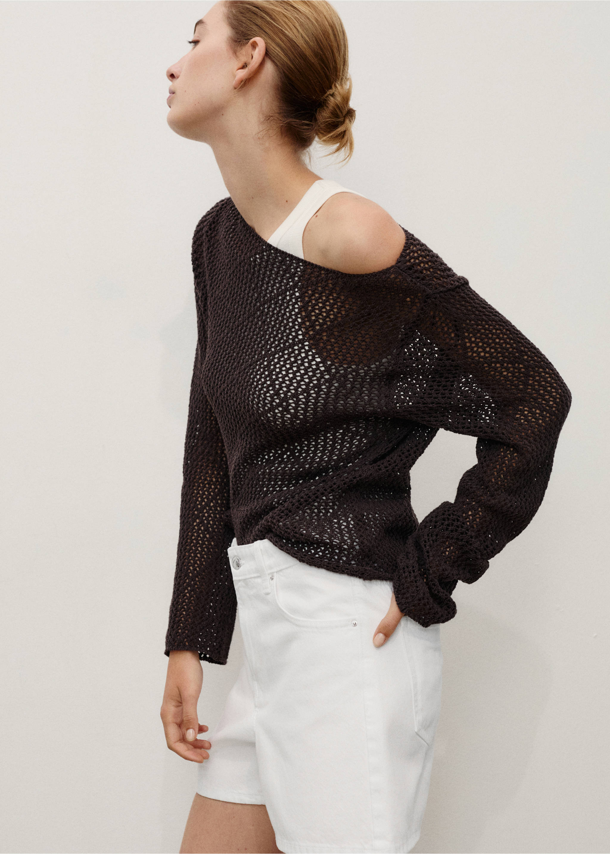 High-waisted straight-fit denim shorts - Details of the article 1, White. Ref: 17061192-00.