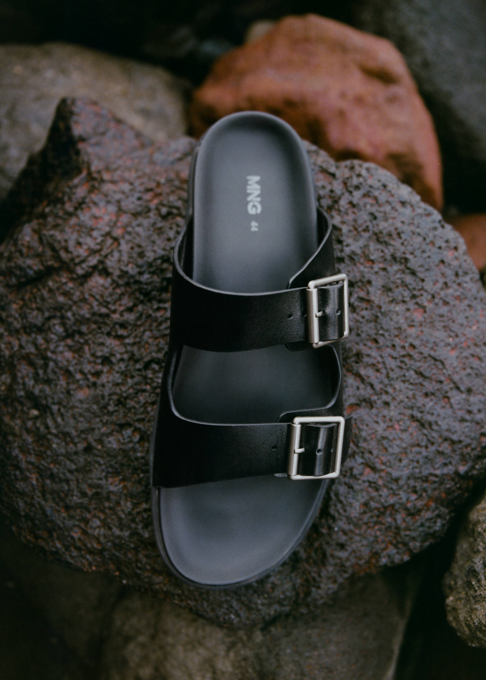 Buckles leather sandal - General plane