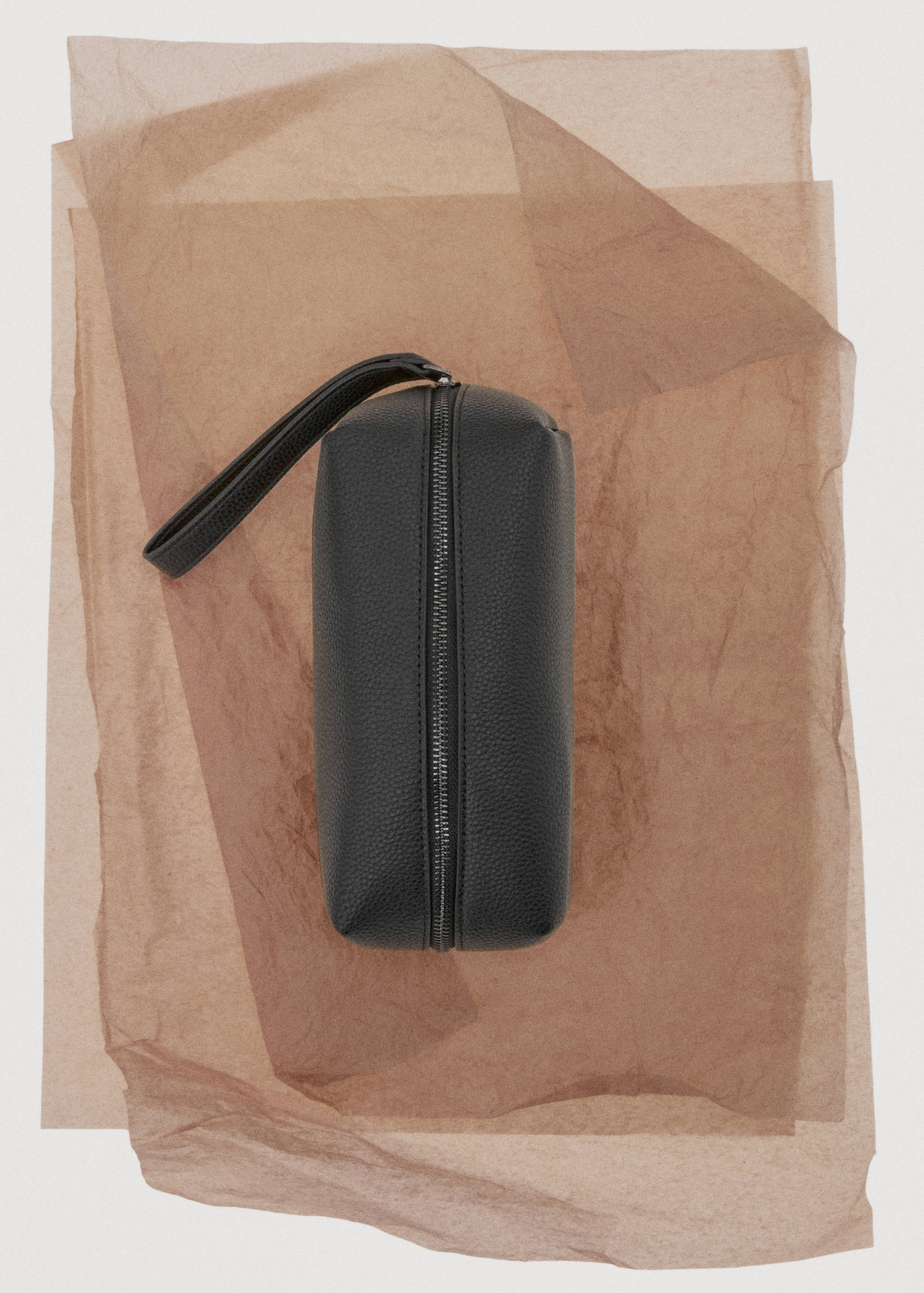 Contrast-strap pebbled cosmetic bag - Details of the article 9