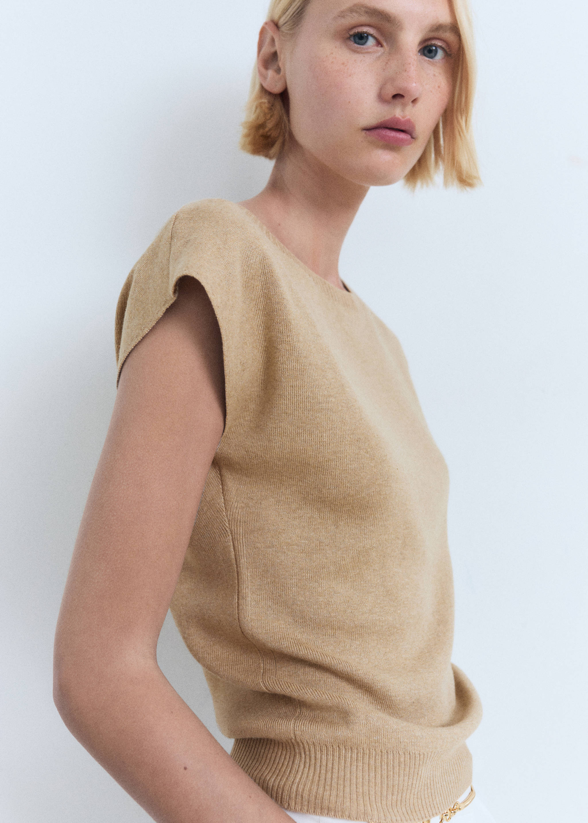 Short-sleeved fine-knit sweater - Medium plane