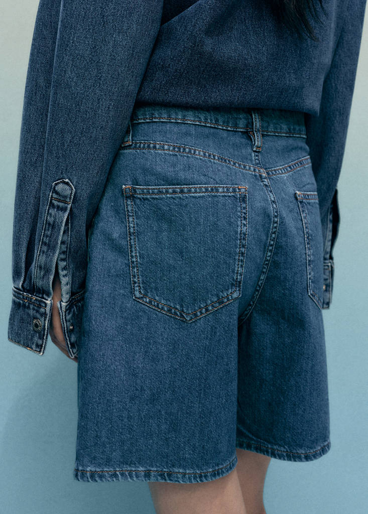 Mid-rise denim bermuda shorts with pleats — Medium Blue