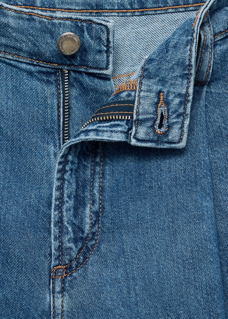 Mid-rise denim bermuda shorts with pleats — Medium Blue