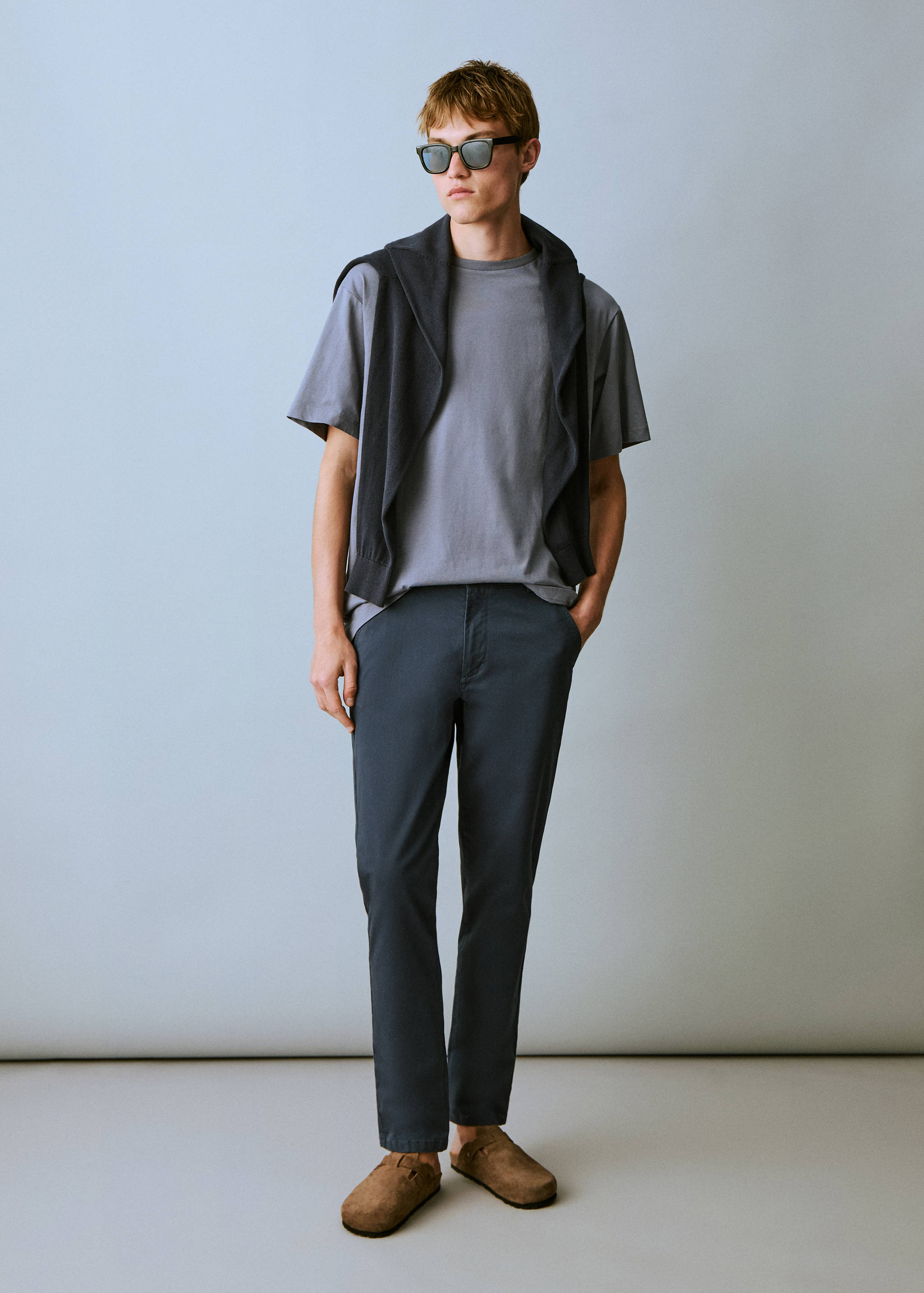 Pantalón chino elástico - Plano general