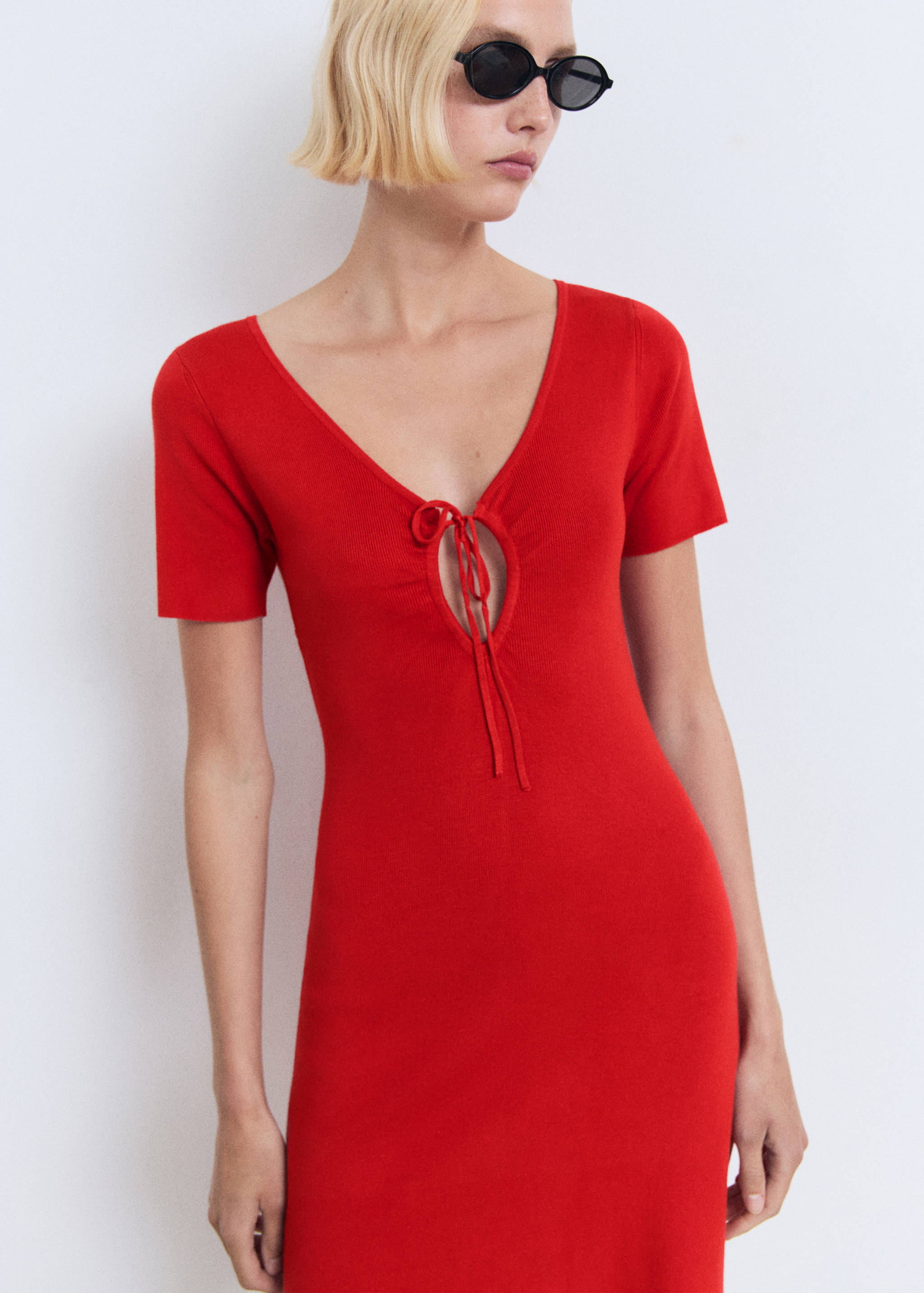 Knitted dress with bow neckline - Medium plane