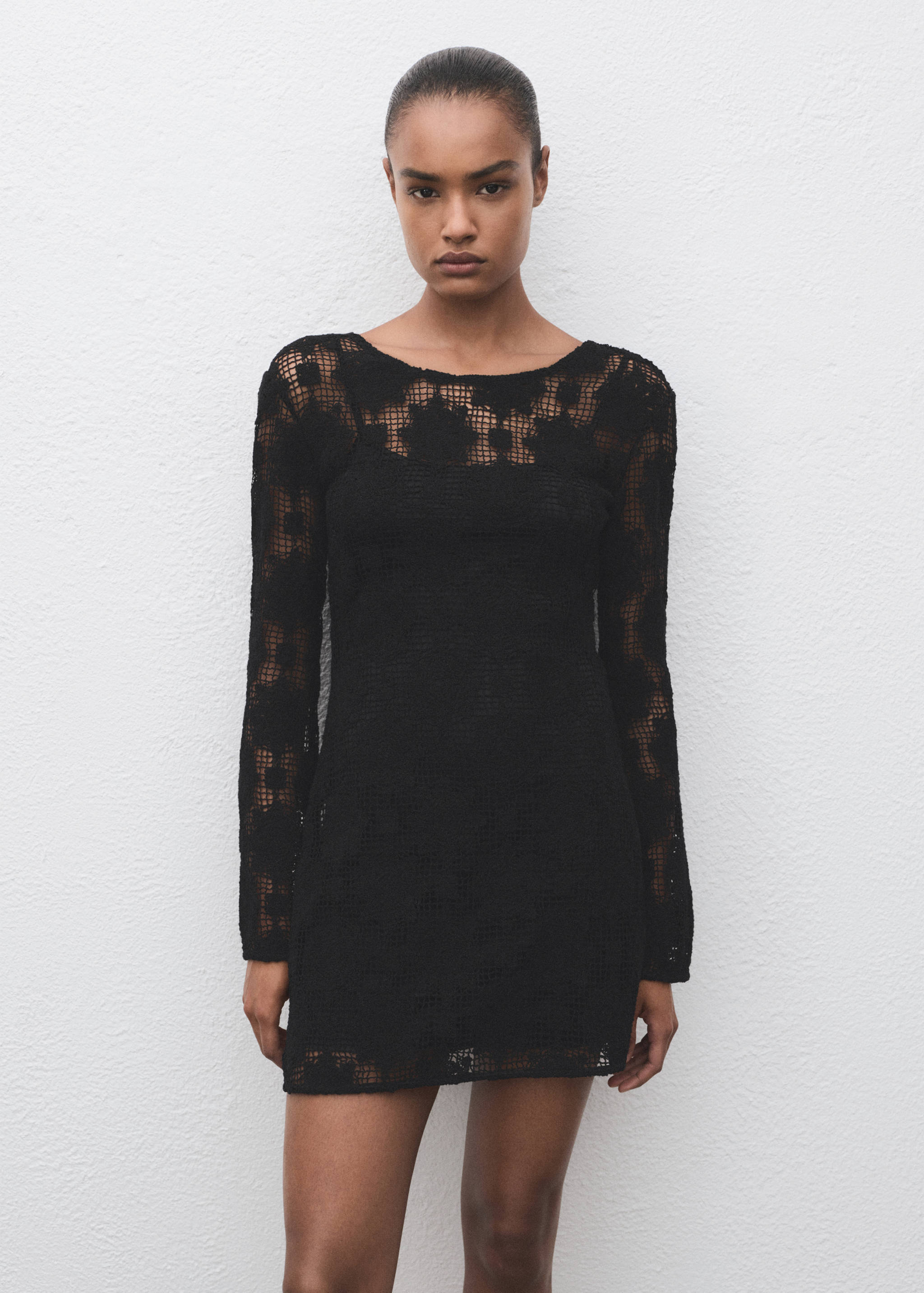 Vestido crochet escote espalda - Plano medio